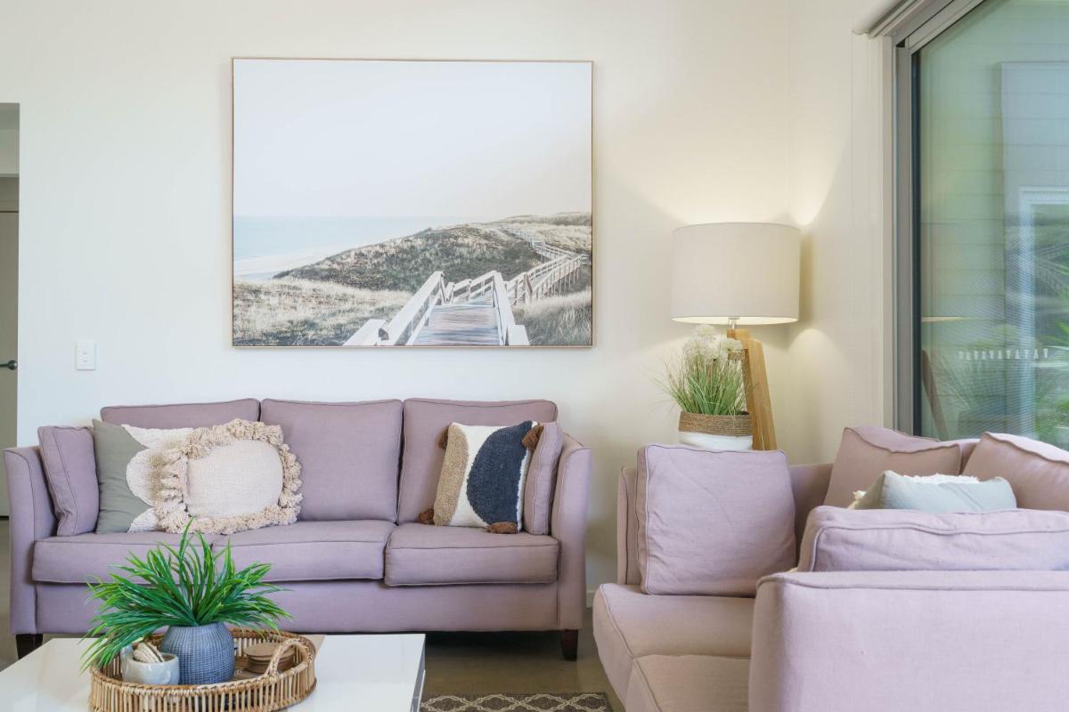 Living The Beach Dream - Pets, WiFi, 4 bdrm, 450m Shops