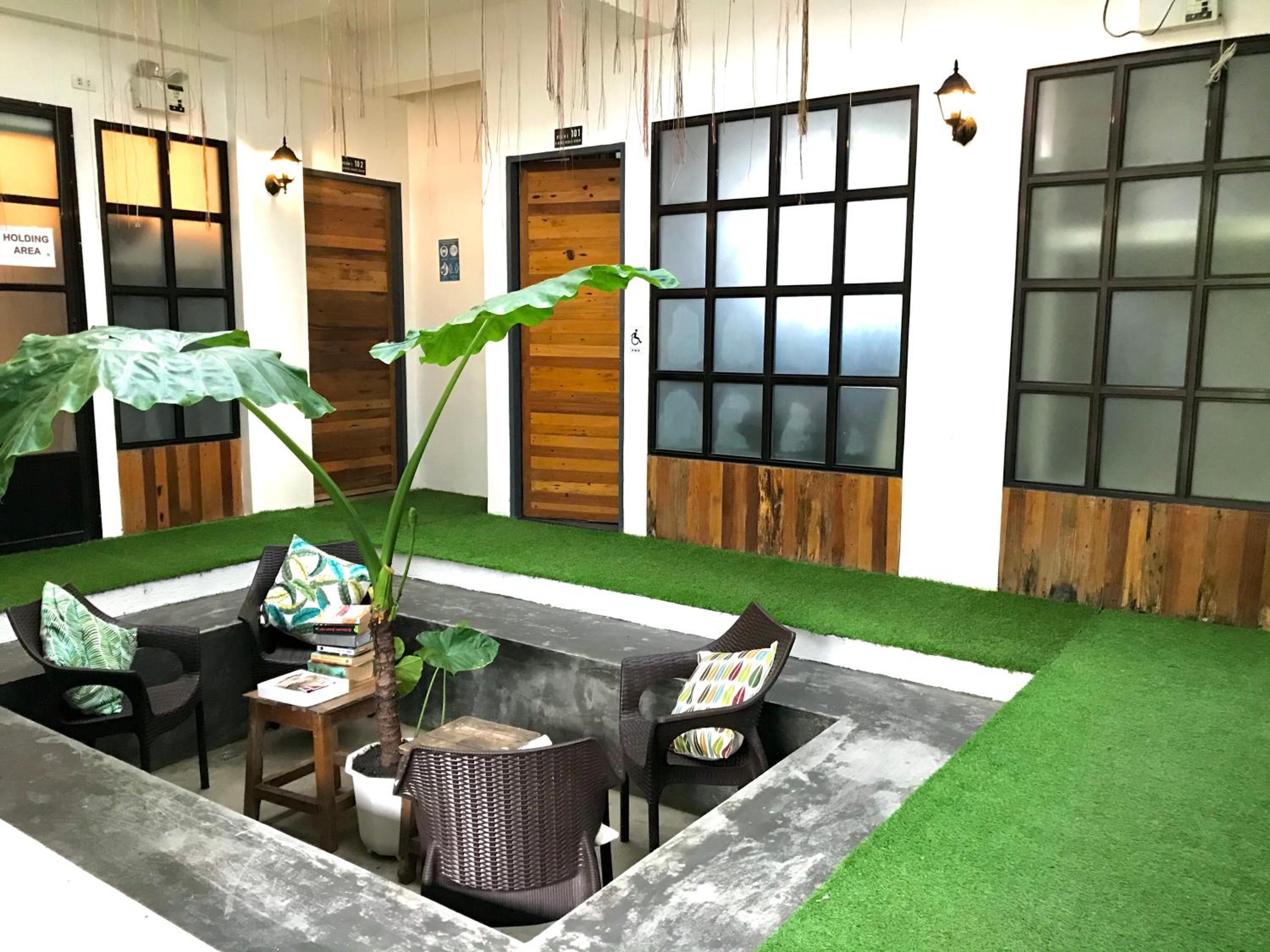 Avisala Hostel Coron view 3