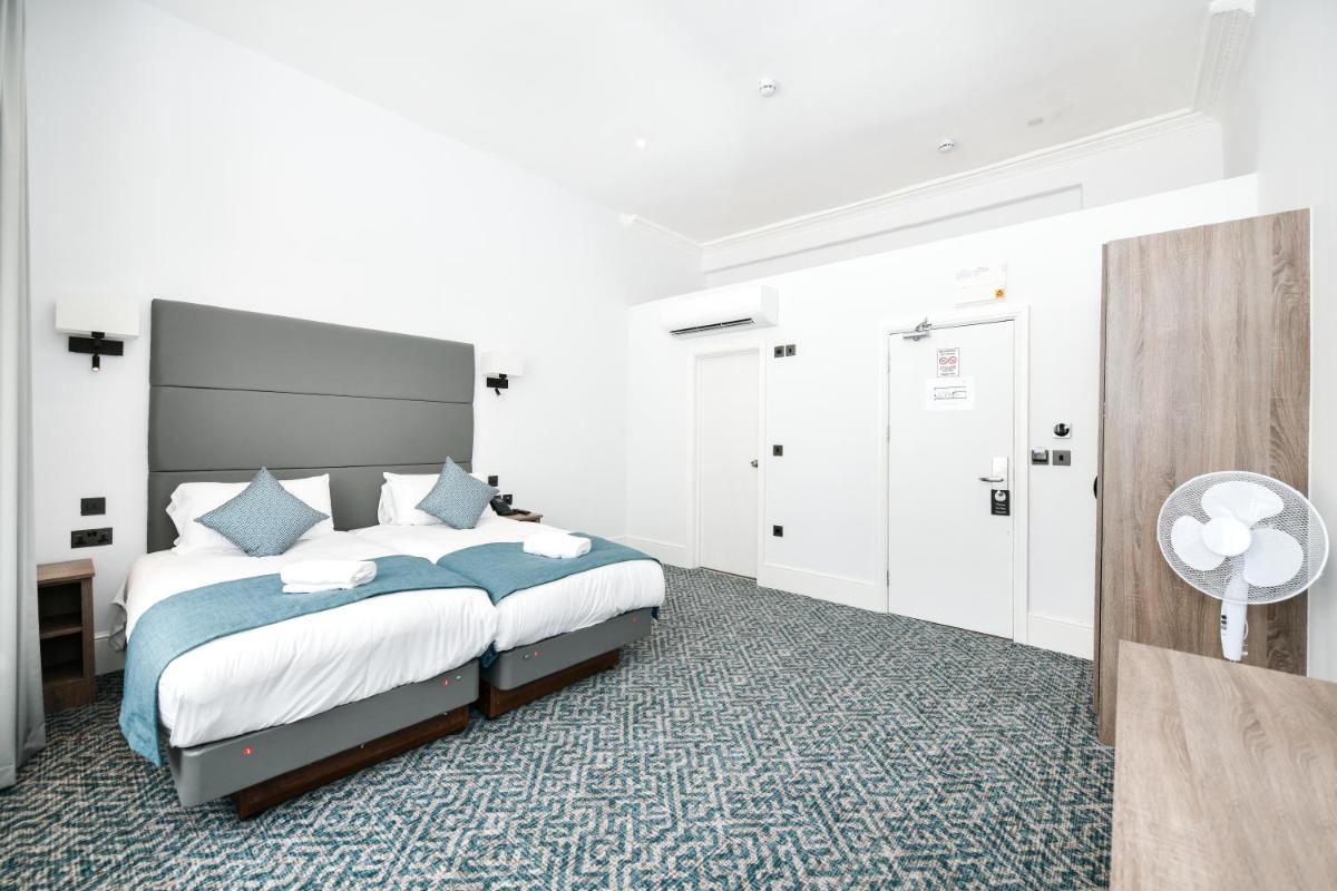 The J Hyde Park 25