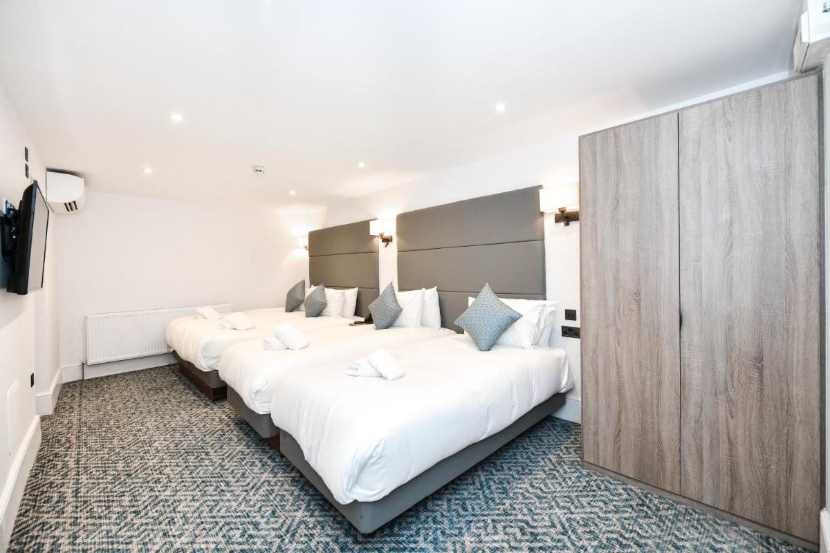 The J Hyde Park 7