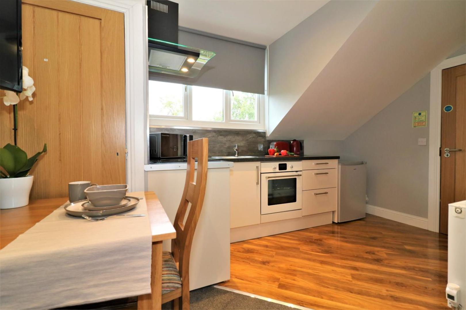 Signature - Linden Cottage Room 4 view 3