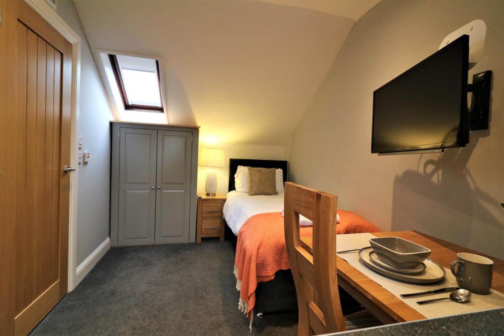 Signature - Linden Cottage Room 4 view 4