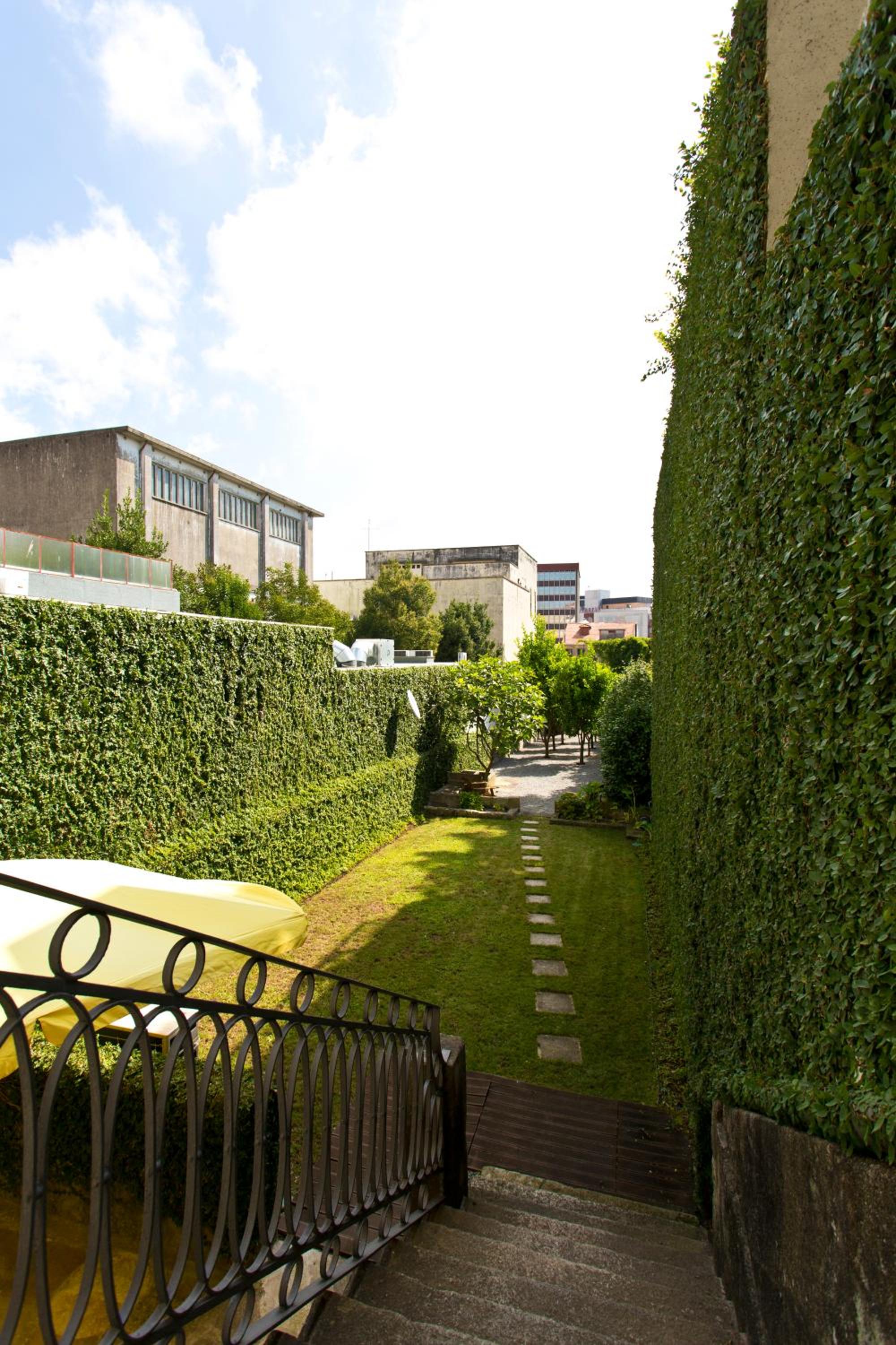 Boutique Rentals- Hidden Garden Porto's downtown view 4