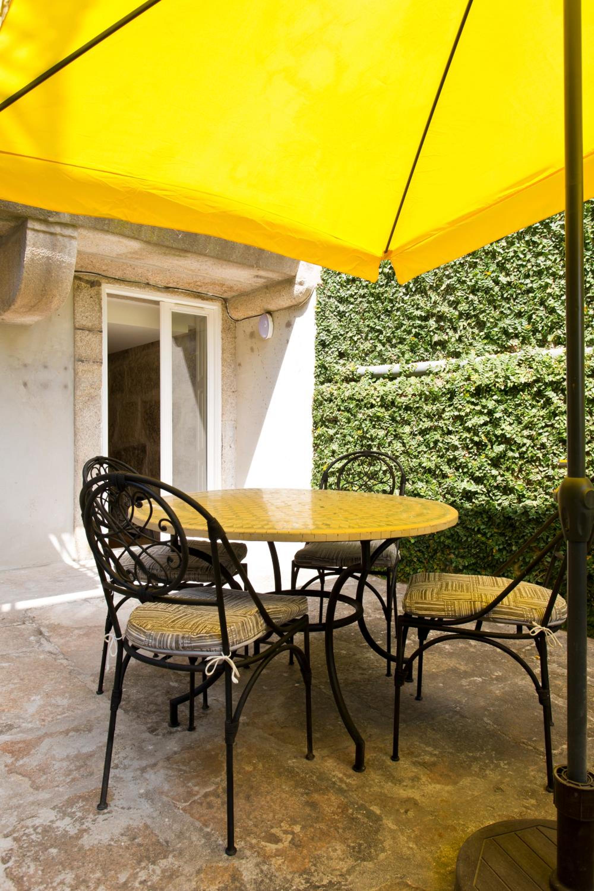 Boutique Rentals- Hidden Garden Porto's downtown view 5