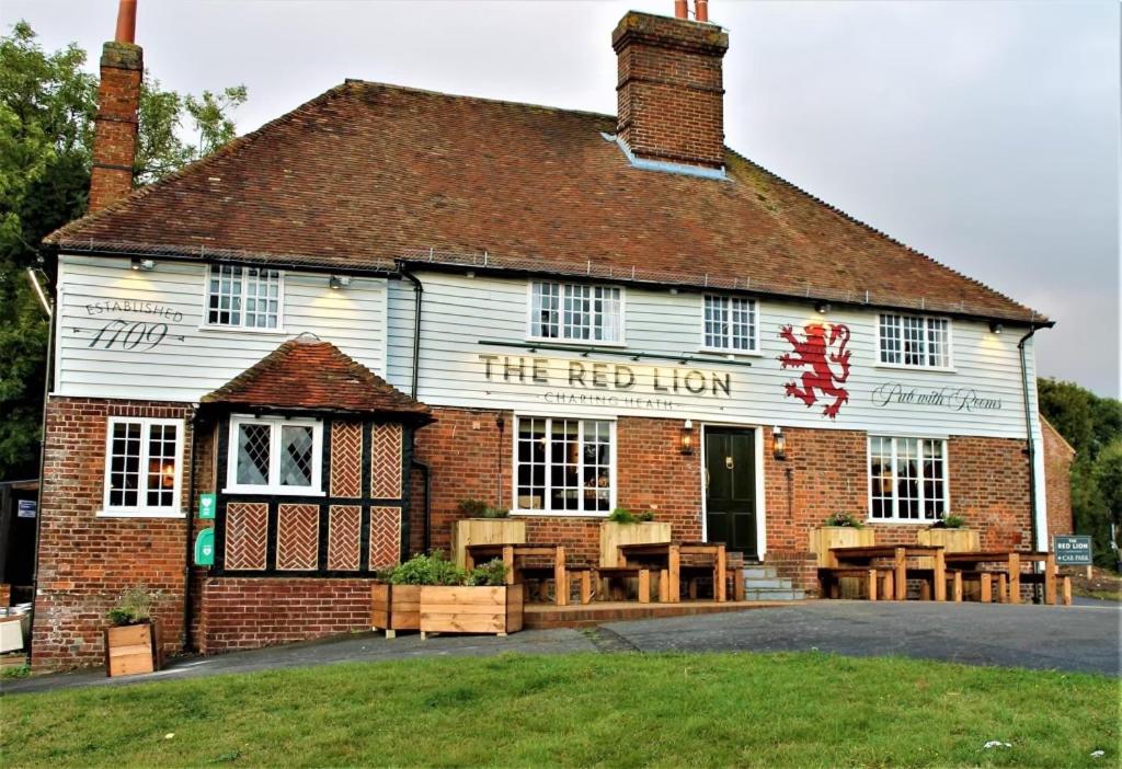 The Red Lion Charing Heath