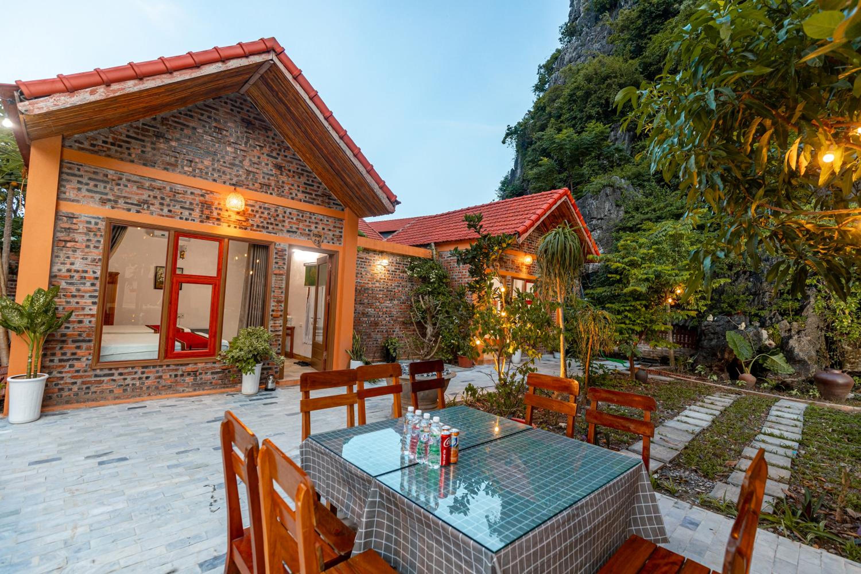 Tam Coc mountain bungalow 12