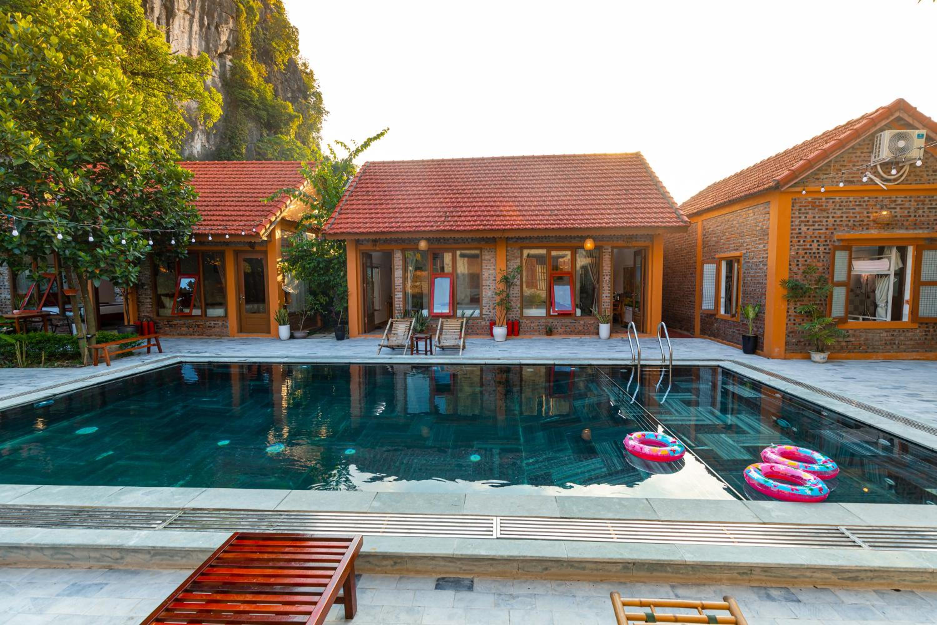 Tam Coc mountain bungalow 5