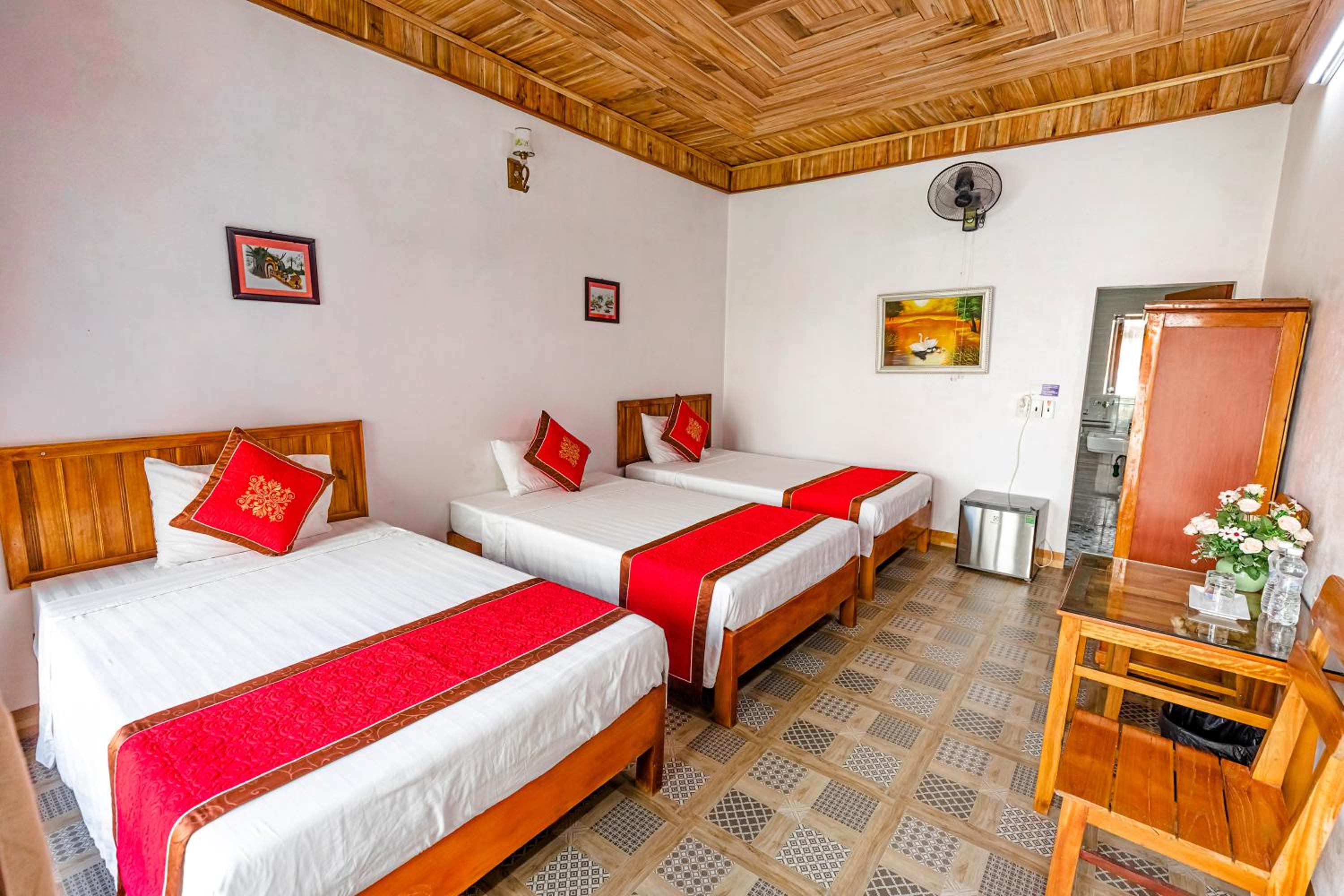 Tam Coc mountain bungalow 32