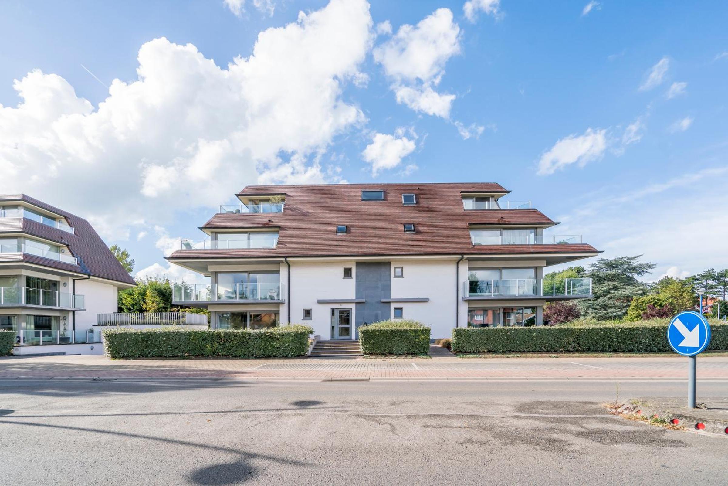 Ruim appartement 1min van strand met privé parking