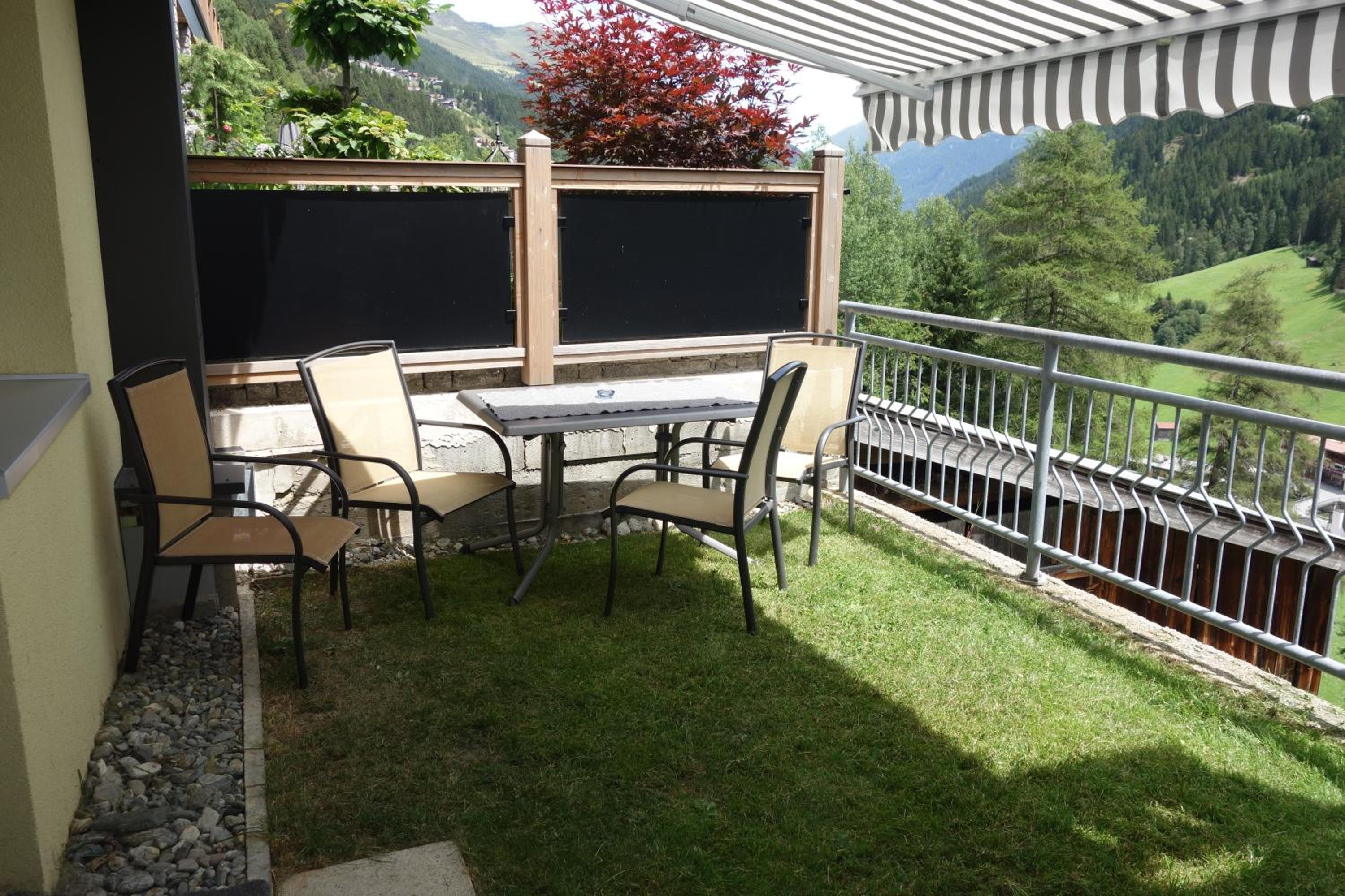 Apart Garni Dorfblick