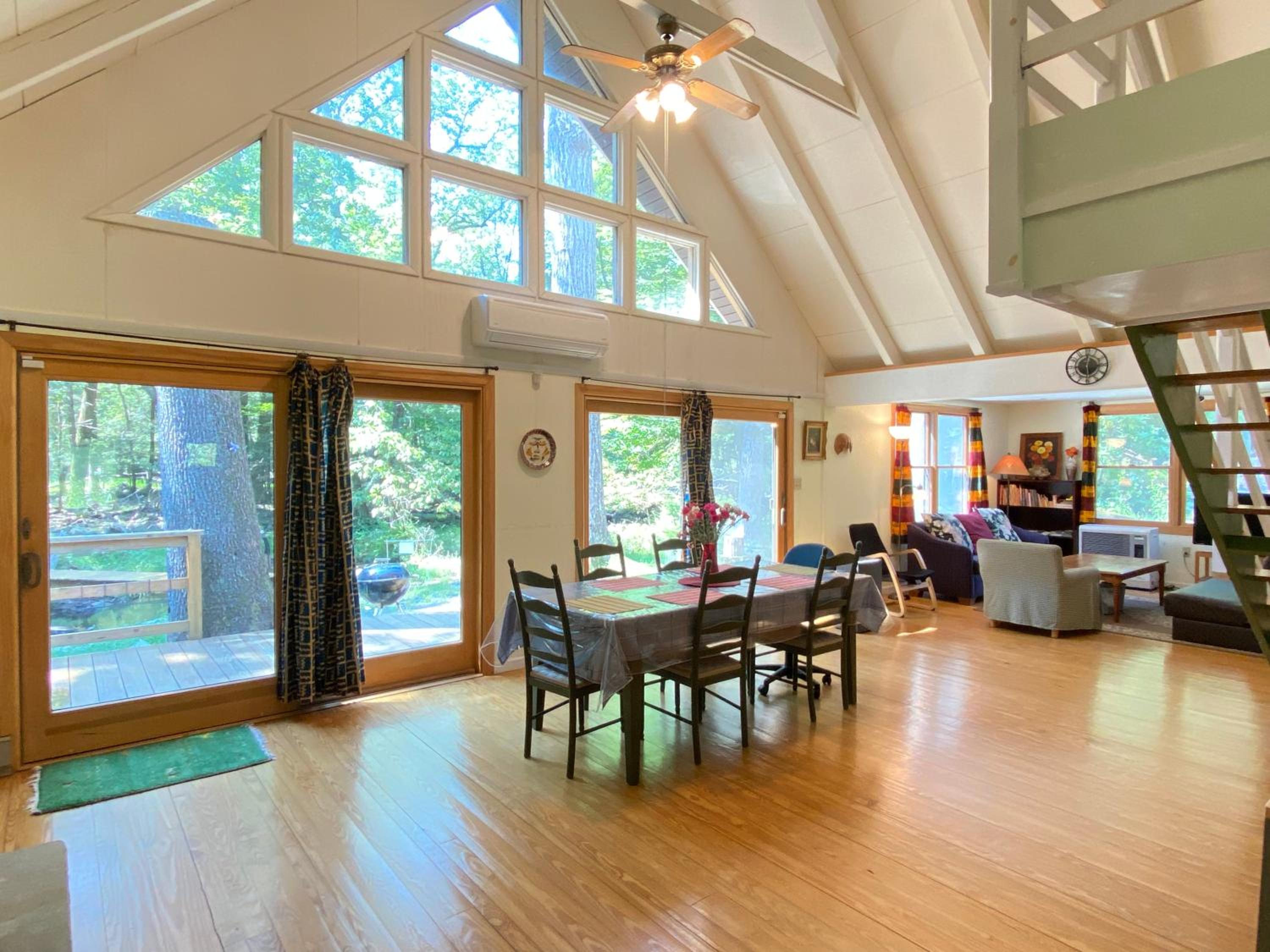 Secluded Chalet on Fishing Creek-Mins to Camelbk view 4