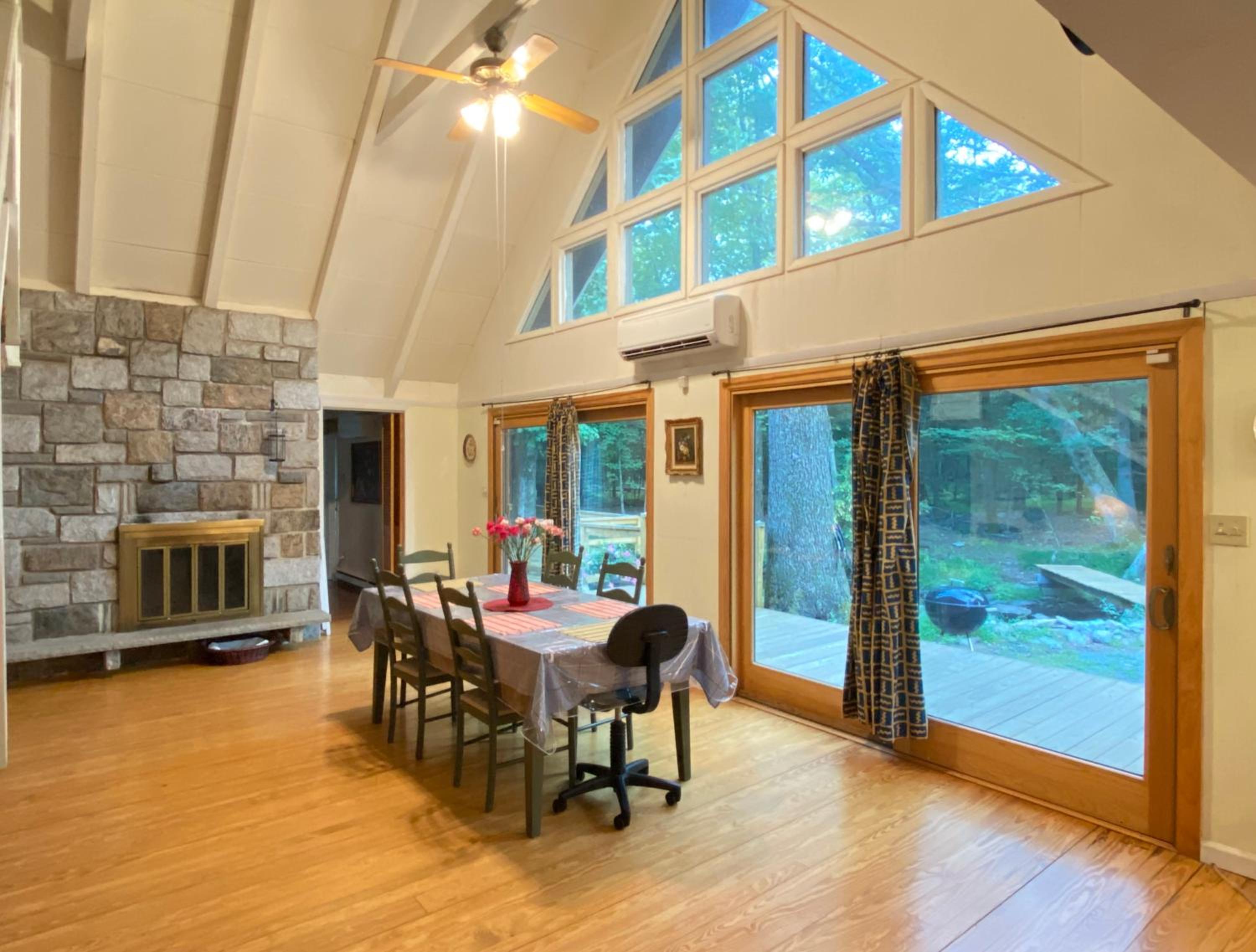 Secluded Chalet on Fishing Creek-Mins to Camelbk view 3