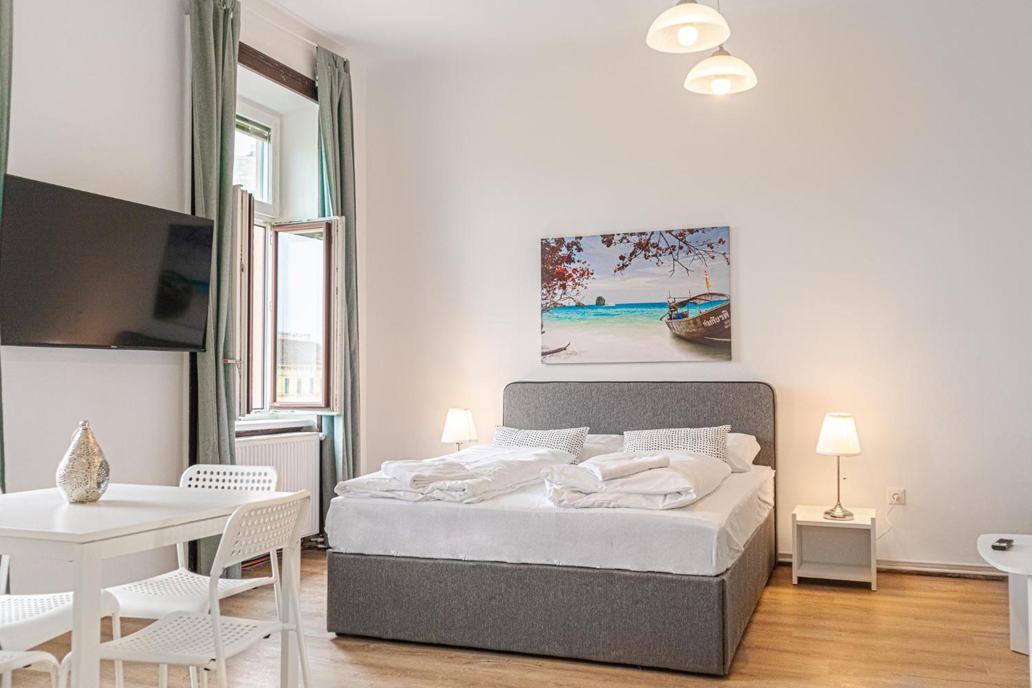 Stylish & Cozy 2BR Stay, Steps from AKH