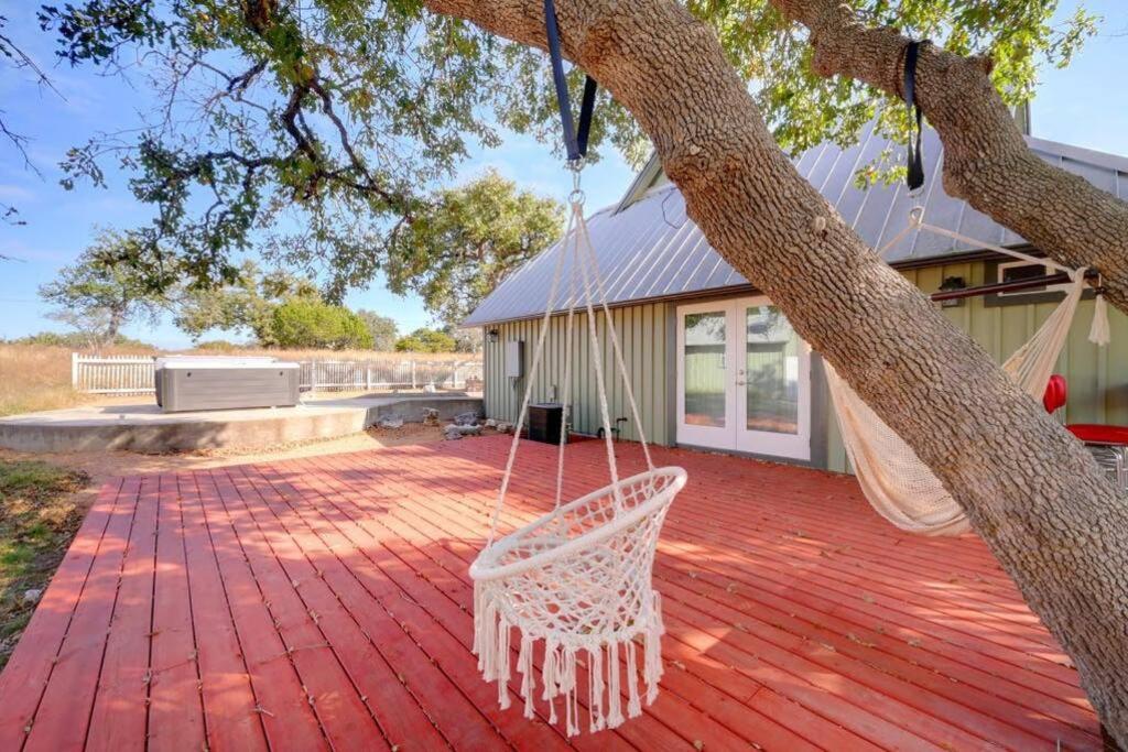 Hill Country Cabin with hot tub and dog friendly