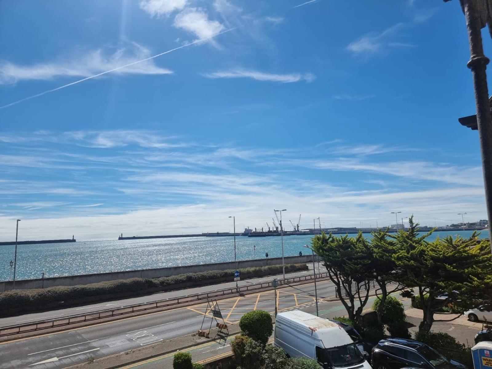 Studio Flat Next to Port and Cliffs view 5
