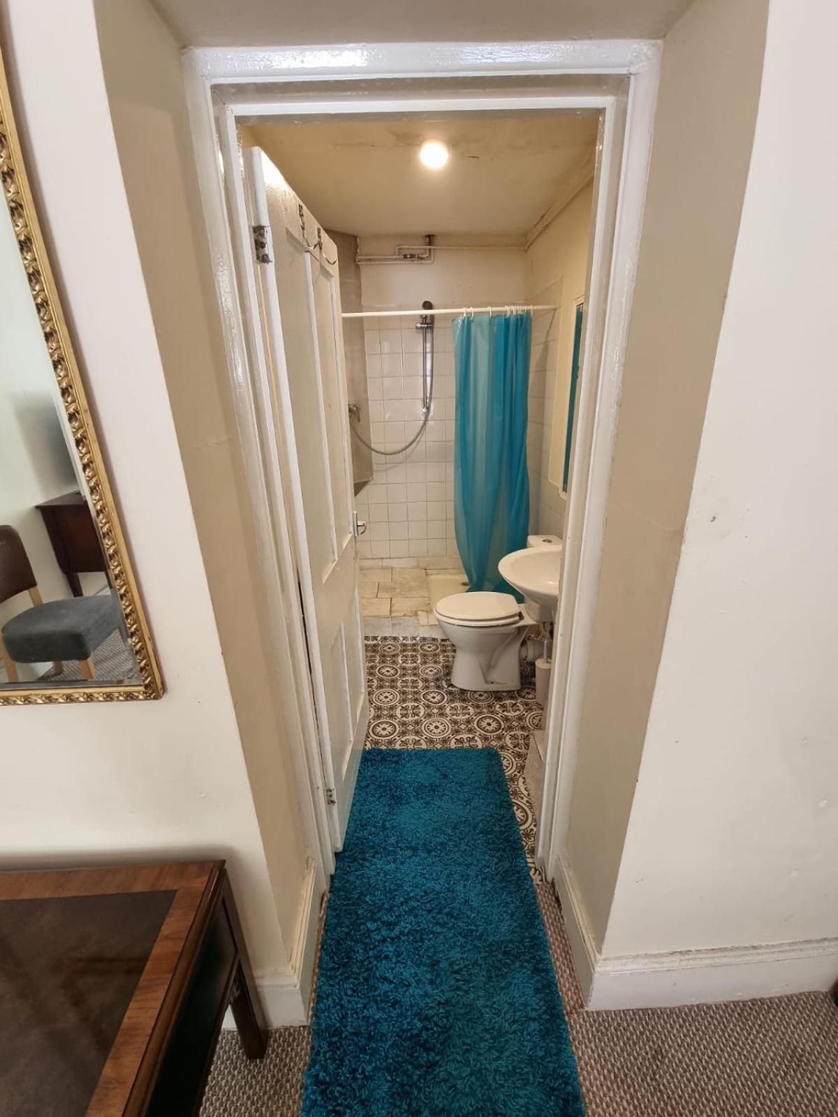 Studio Flat Next to Port and Cliffs view 4