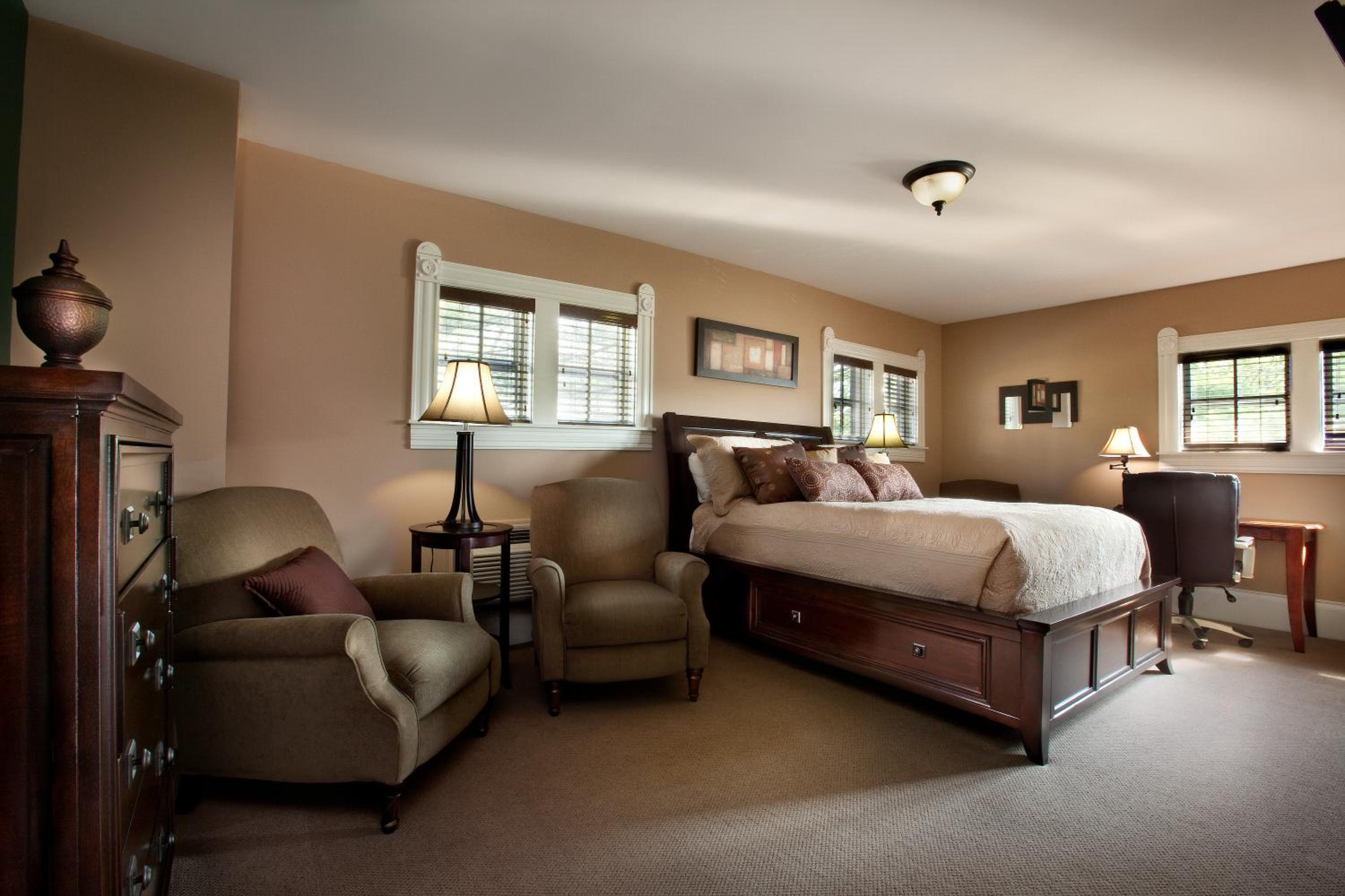 Bloomington Vacations - Grant Street Inn - Bloomington - Property Image 2