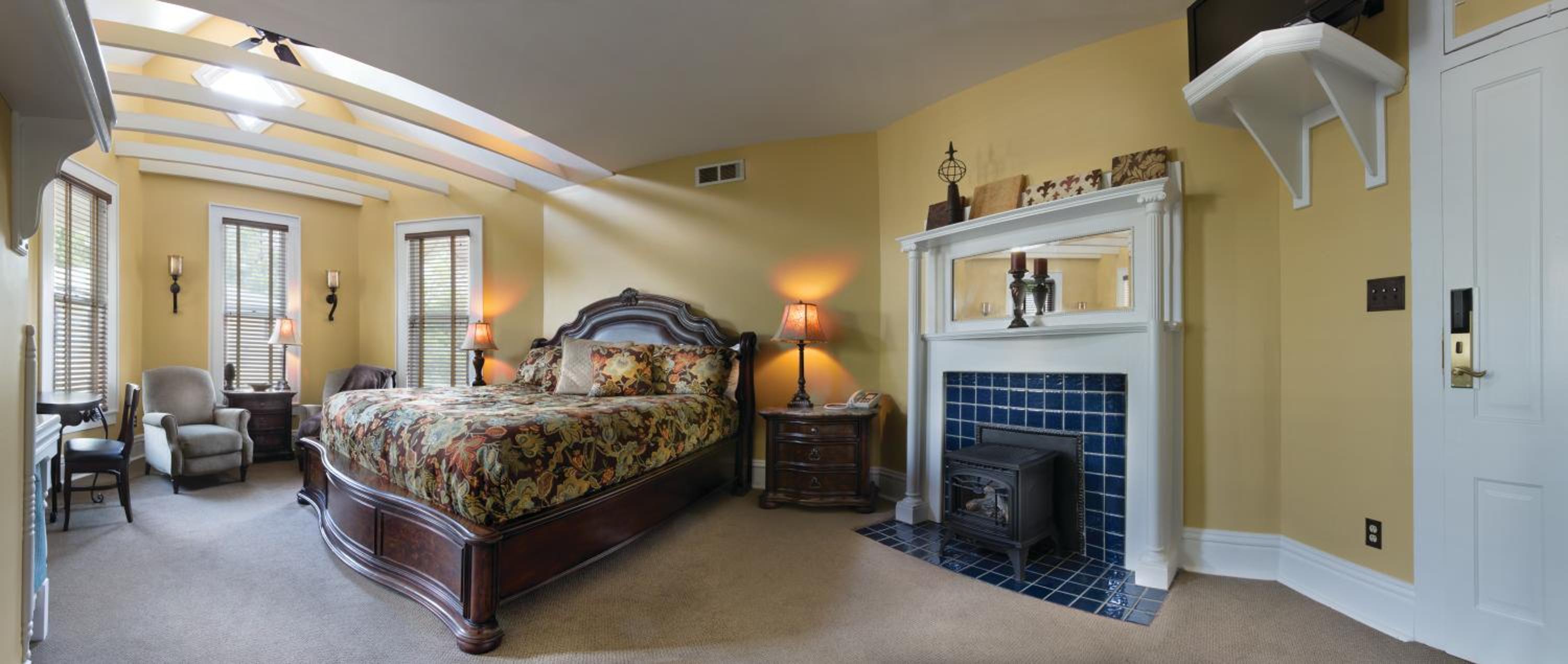 Bloomington Vacations - Grant Street Inn - Bloomington - Property Image 3