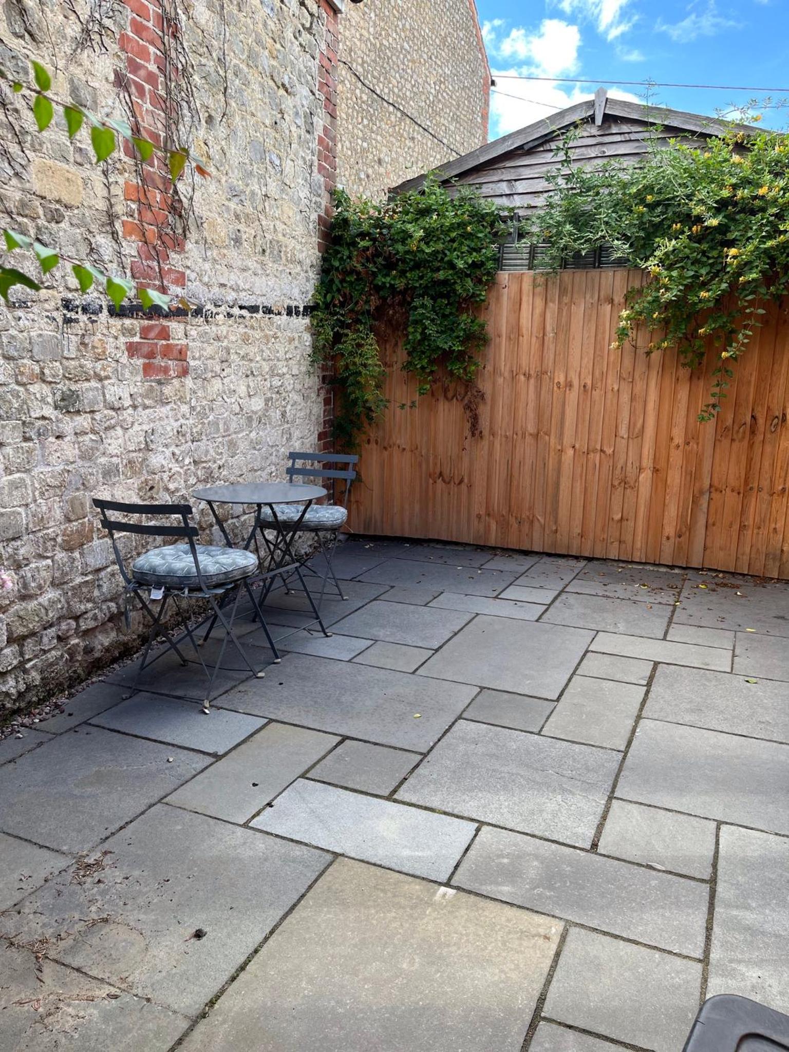 Luxury stay Kings Annexe 5 minutes from Longleat view 2