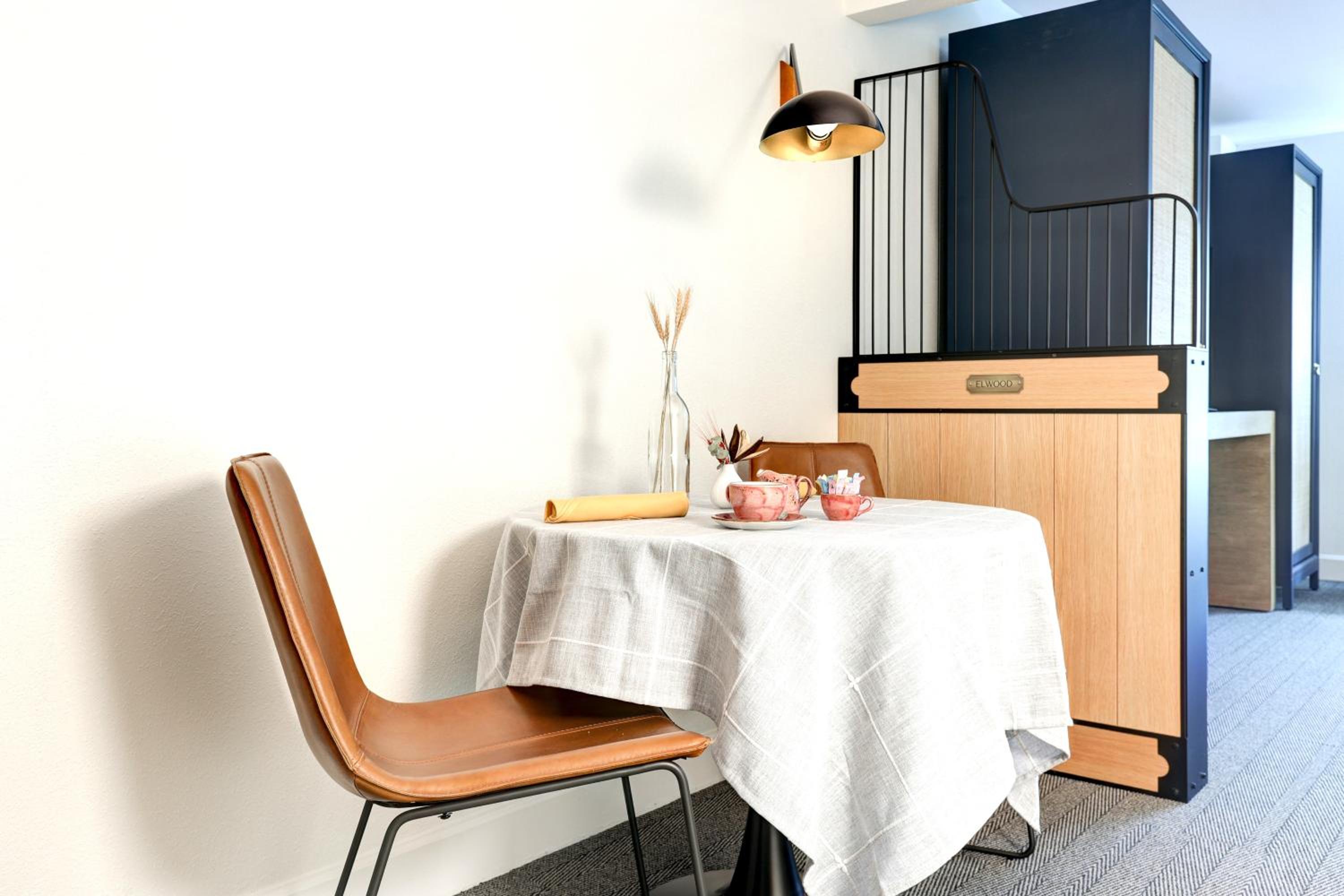 Lexington Vacations - Elwood Hotel Suites - Property Image 7