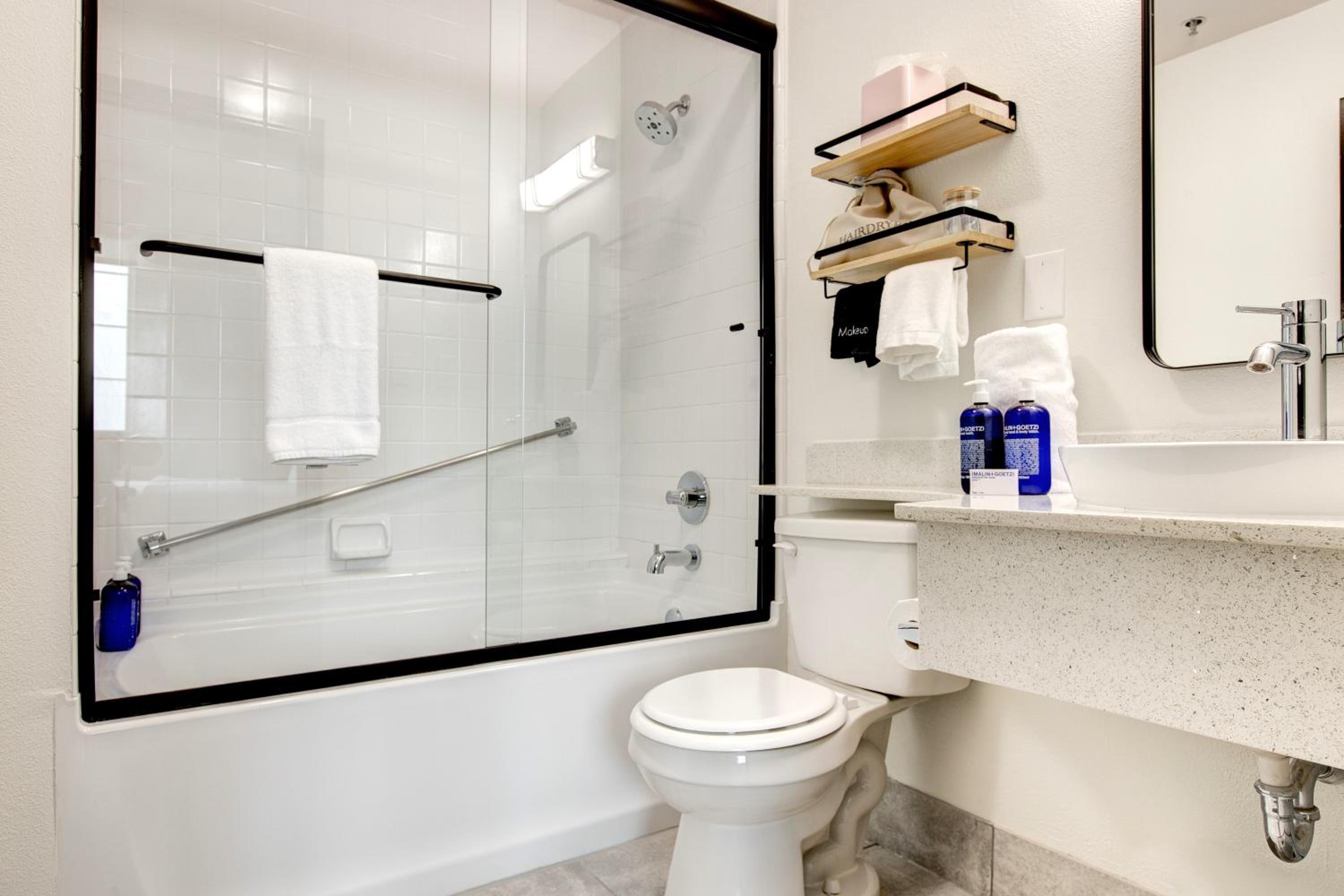 Lexington Vacations - Elwood Hotel Suites - Property Image 8