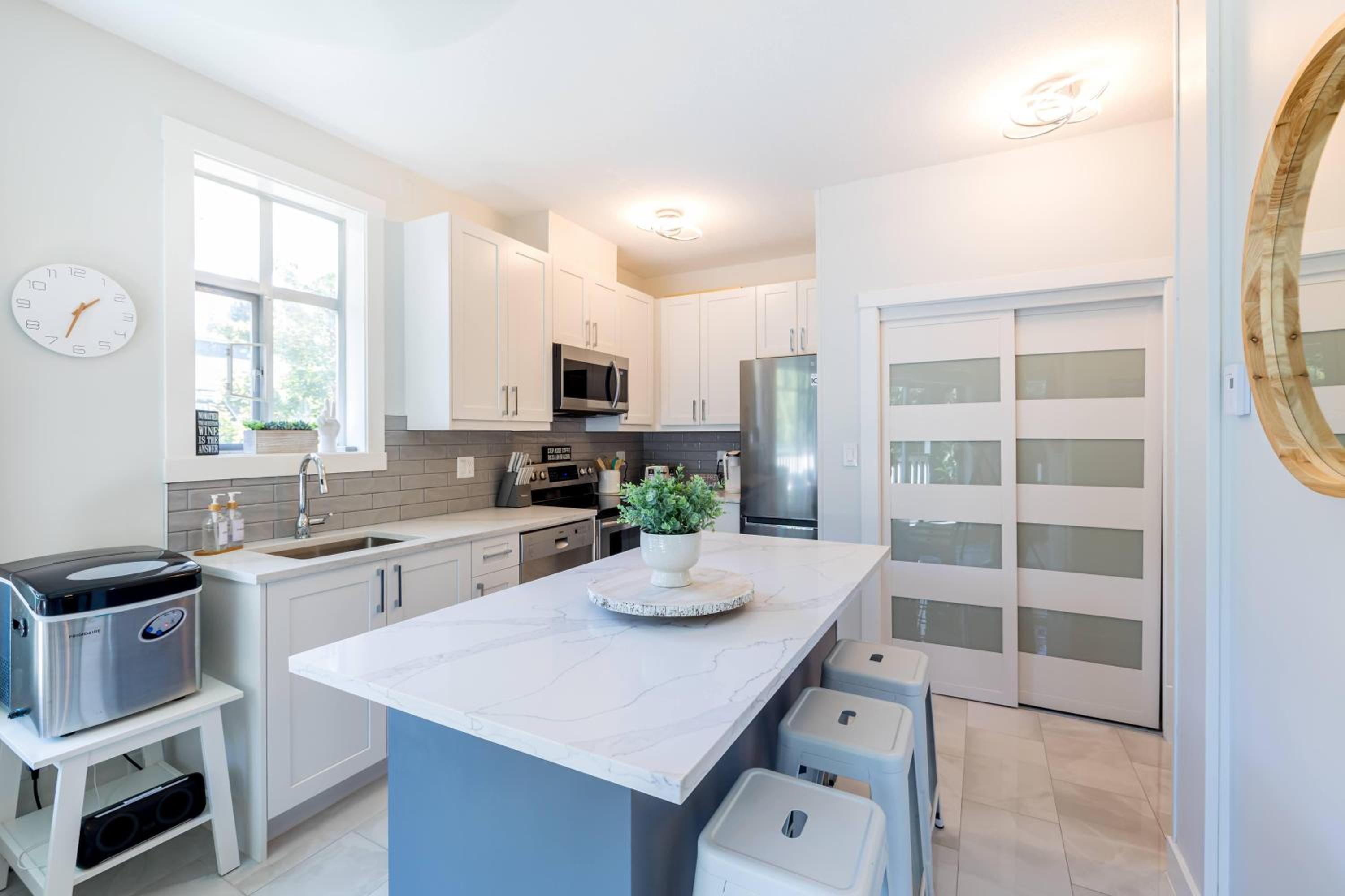 Panoramic Views from this gorgeous 2 Bed Property - Village Location view 5