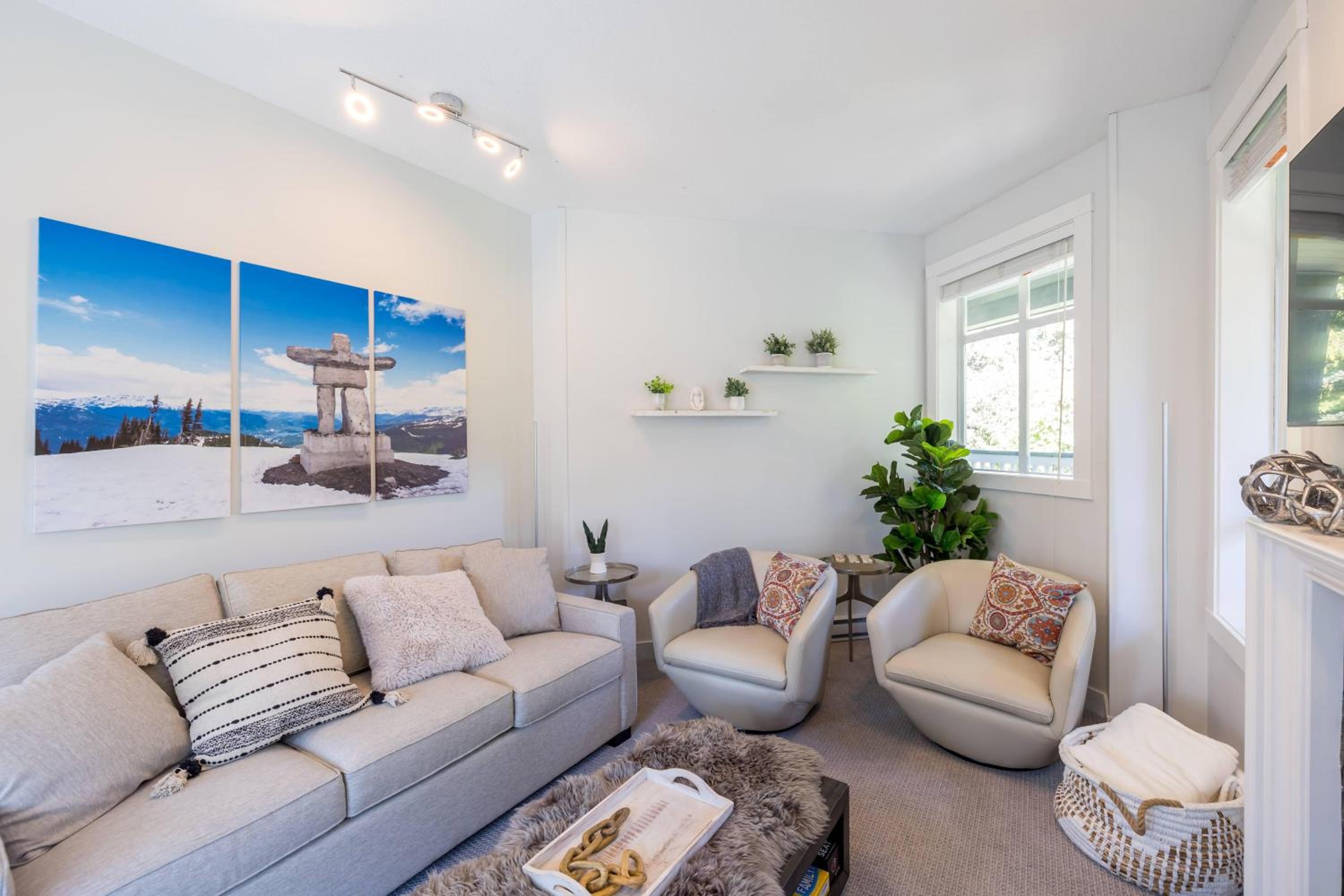Panoramic Views from this gorgeous 2 Bed Property - Village Location view 4