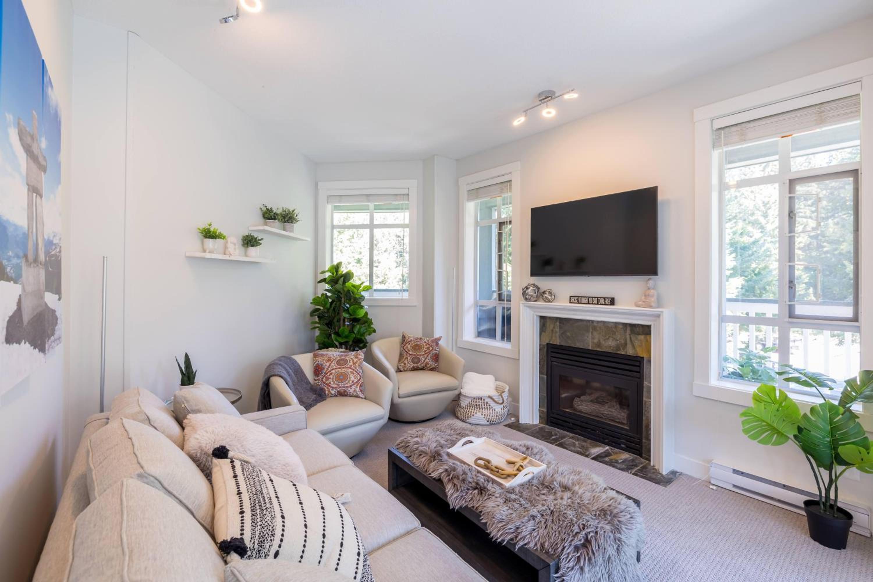 Panoramic Views from this gorgeous 2 Bed Property - Village Location view 2