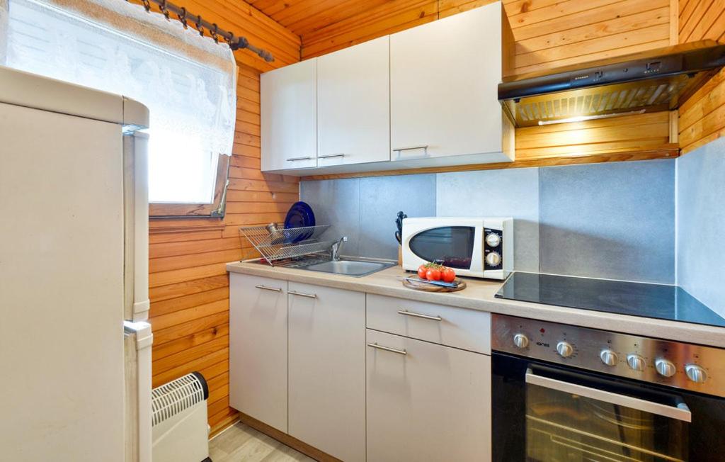 House of Nature with Swimming pool, Sauna and Jacuzzi MIN 2 nights view 5