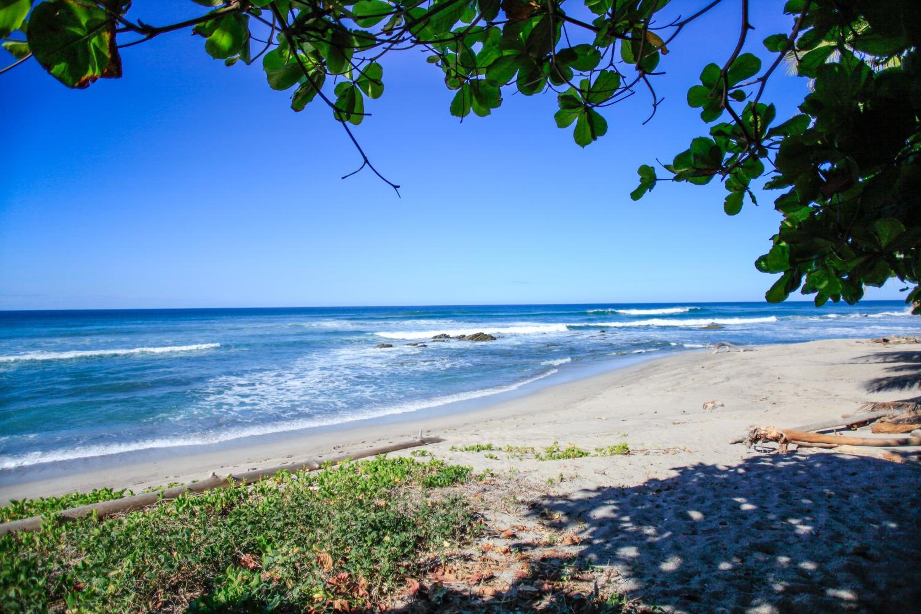 Makanas Beach Bungalows