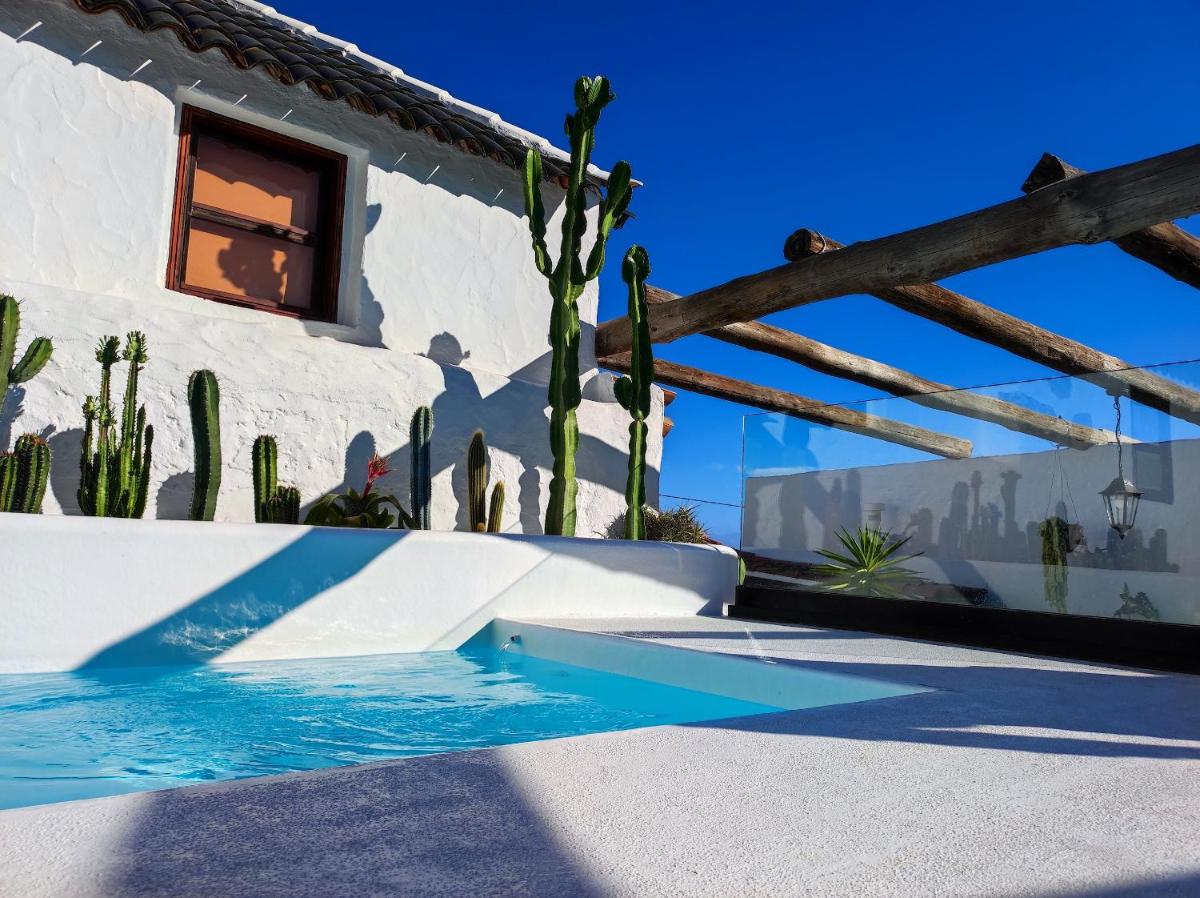 3 bedrooms house with sea view enclosed garden and wifi at Icod de los Vinos 5 km away from the beach