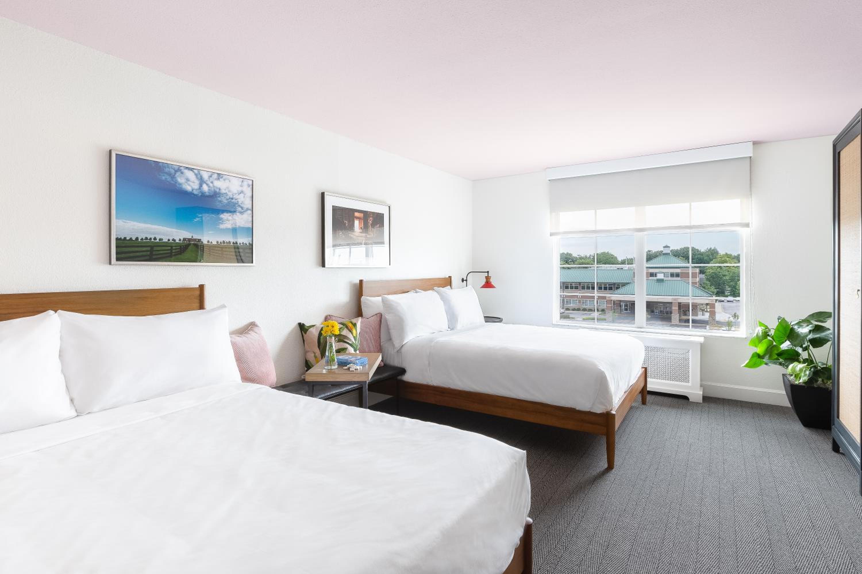 Lexington Vacations - Elwood Hotel Suites - Property Image 12