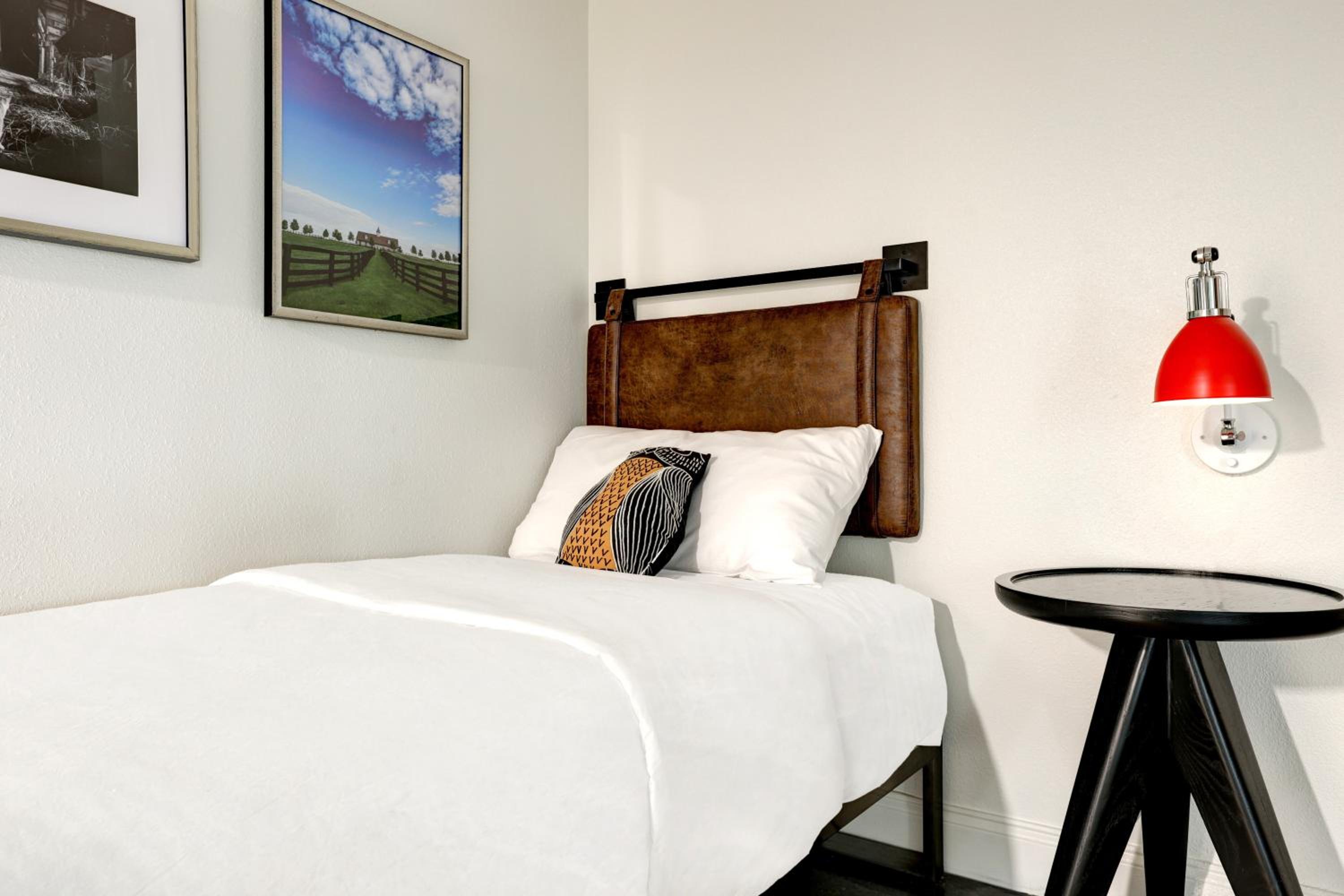 Lexington Vacations - Elwood Hotel Suites - Property Image 14
