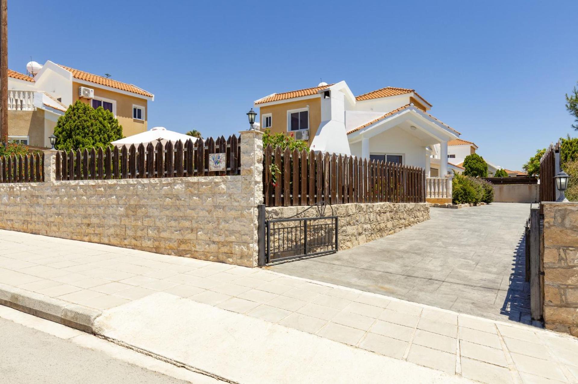 Villa Camelia by Villa Plus