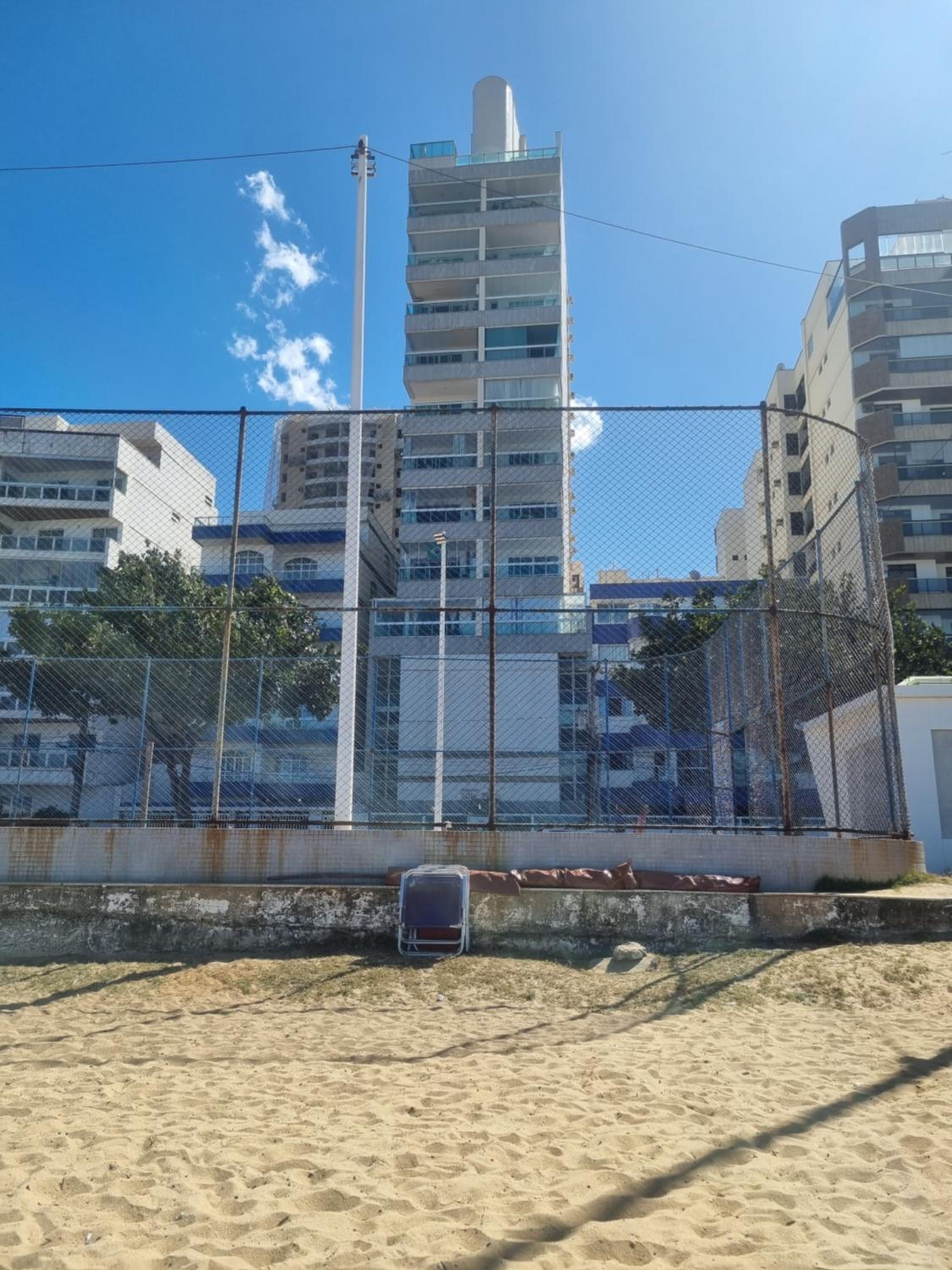 Apartamento FRENTE PARA 0 MAR - PÉ NA AREIA - 3 SUITES COM AR CONDICIONADO, 2- VAGAS PARA CARROS MÉDIOS OU PICK UP E CARRO PEQUENO - FINAMENTE DECORADO - P view 3