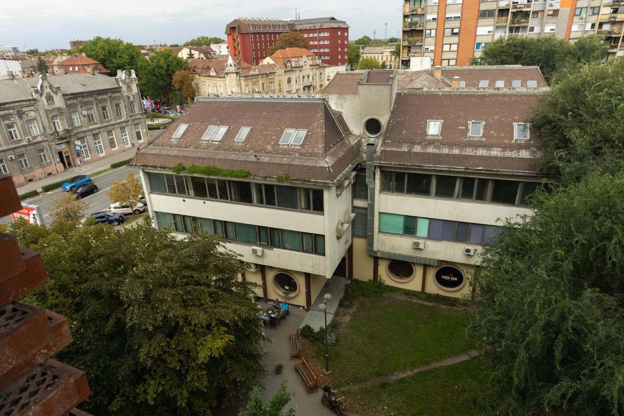 Photo 10