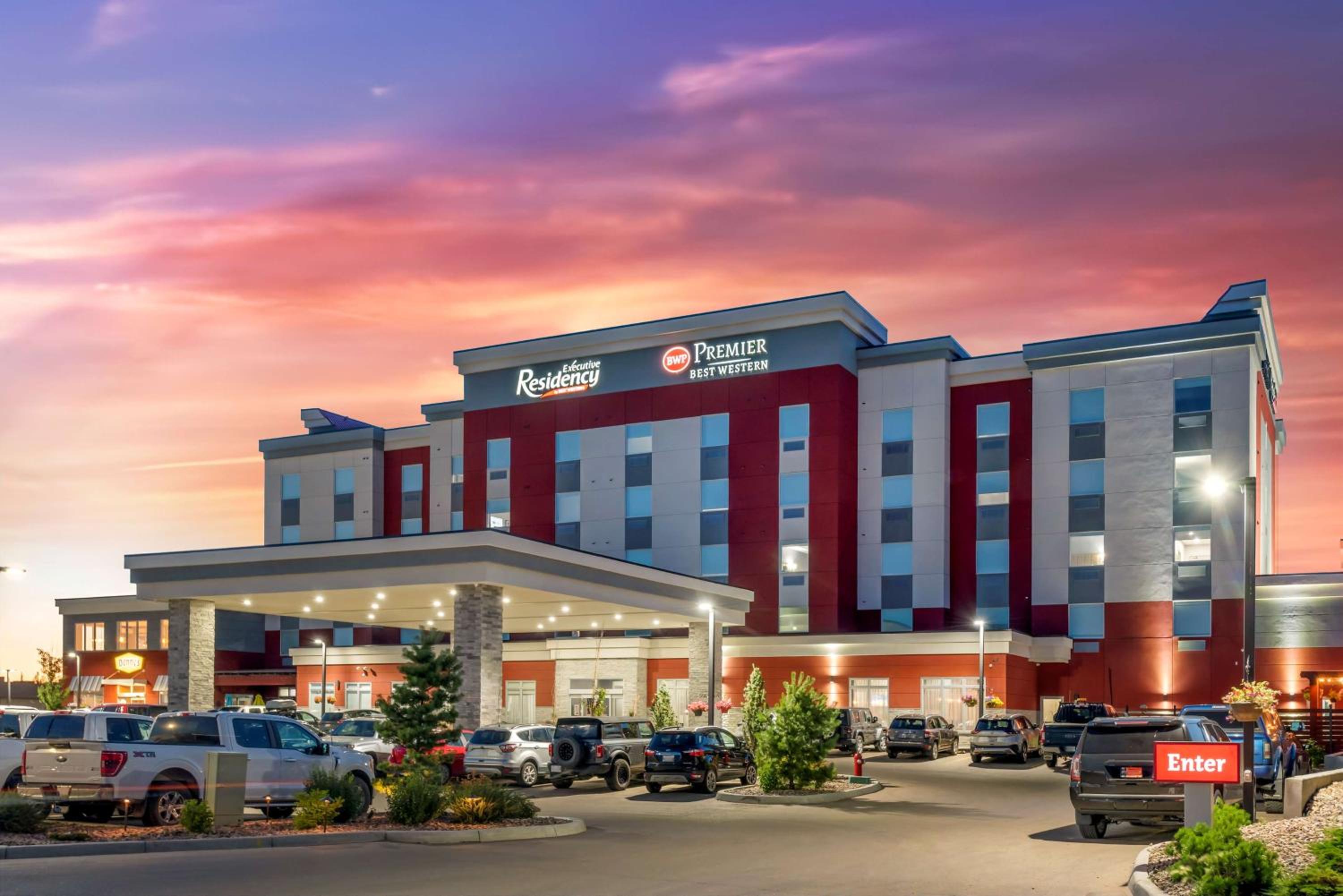 Medicine Hat Vacations - Best Western Premier Executive Residency Medicine Hat - Property Image 1