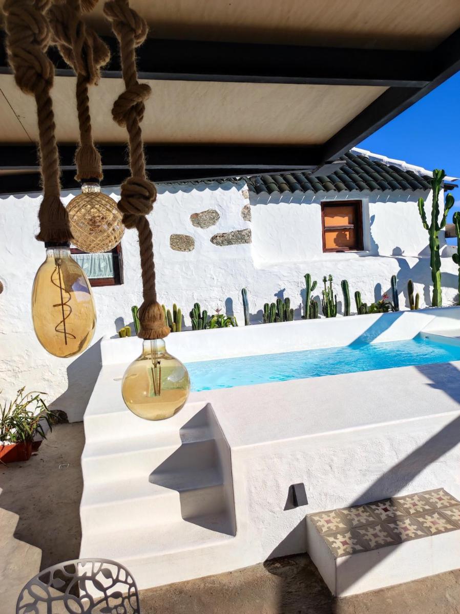 3 bedrooms house with sea view enclosed garden and wifi at Icod de los Vinos 5 km away from the beach