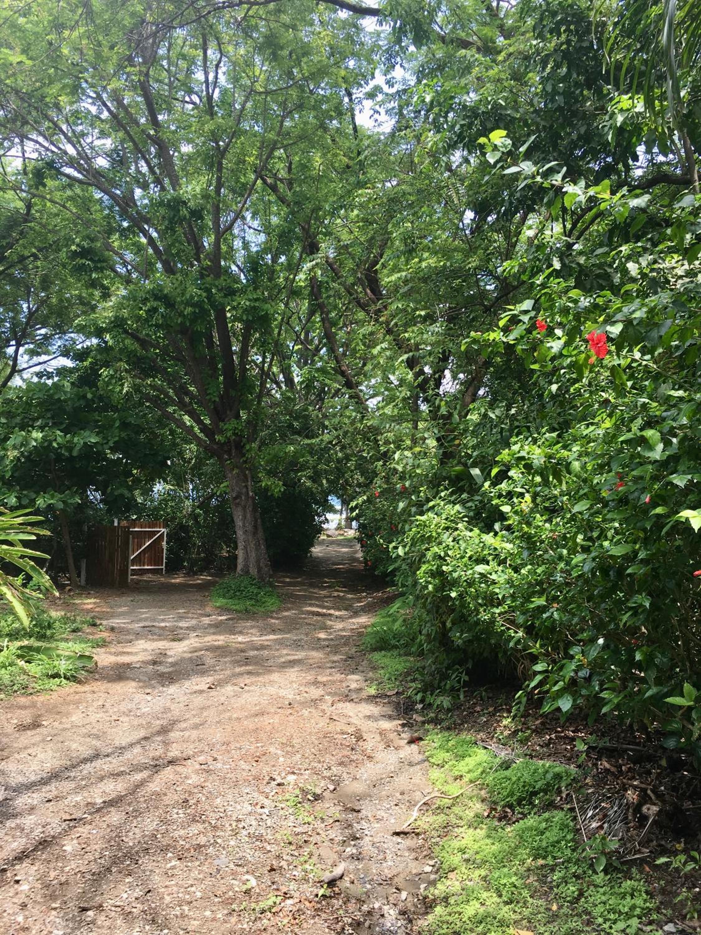 Makanas Beach Bungalows
