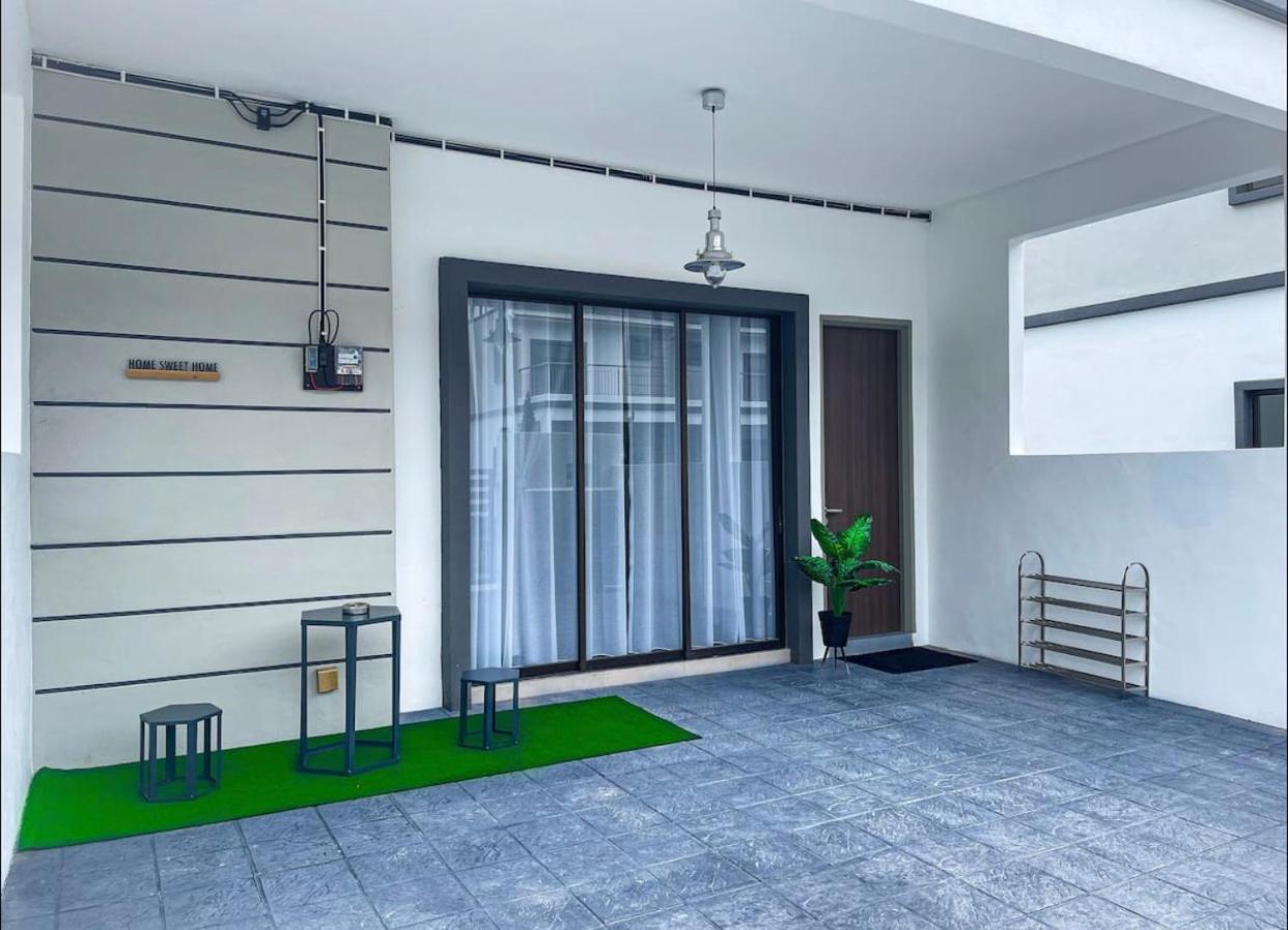 New 2 storey-Majestic Homestay 3 min to Night Market photo 2