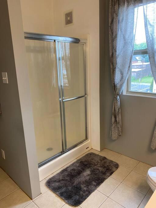 2-Bedroom Quincy Apt. with private parking & Wifi view 2