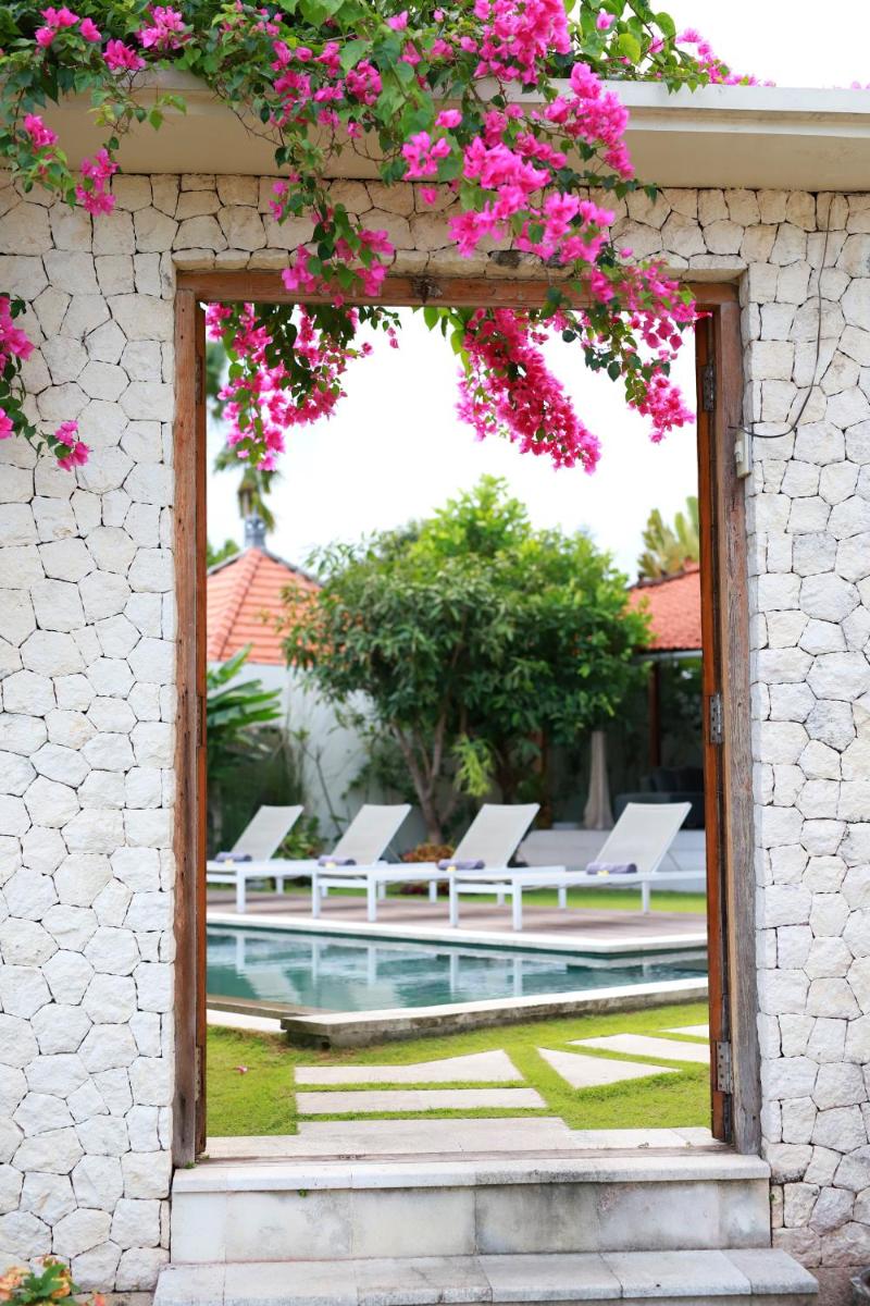 3 Bdr- Villa Joglo in Umalas, big open space and pool view 2