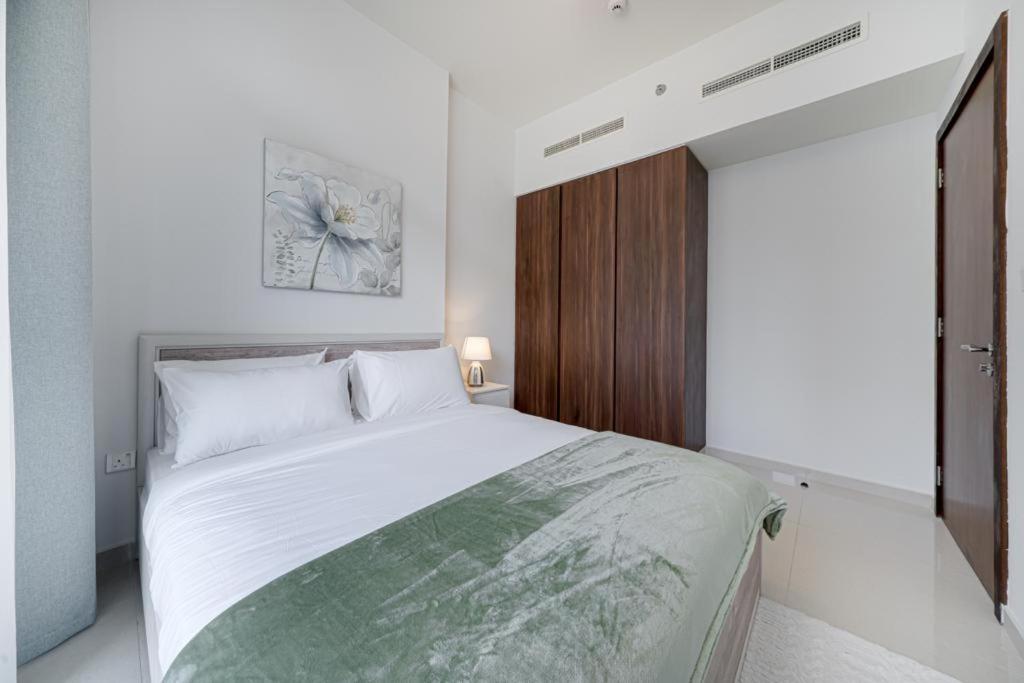 Hotel Cozy Brand New 1BD-Business Bay- Burj Khalifa View - Image 1