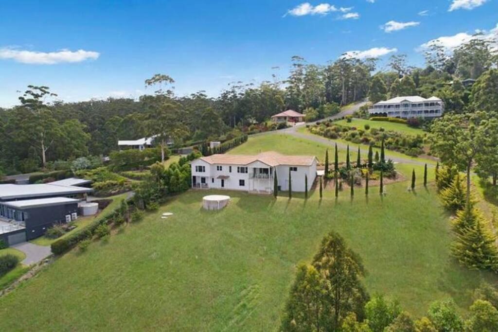 Beautiful Home with Breath-taking Views Mt Tamborine