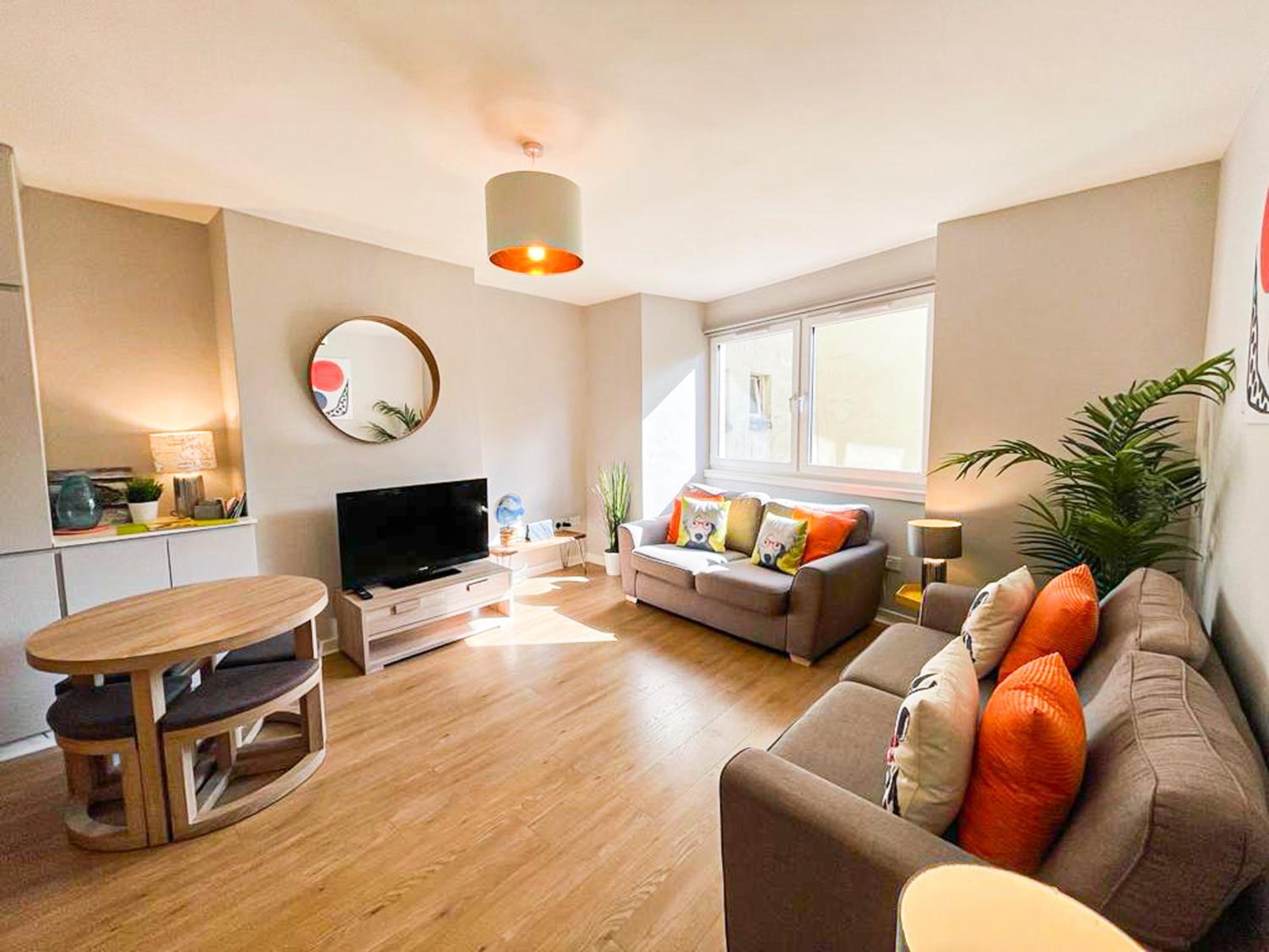Charming Old Town 2 Bed Apt, 2mins from Royal Mile view 3