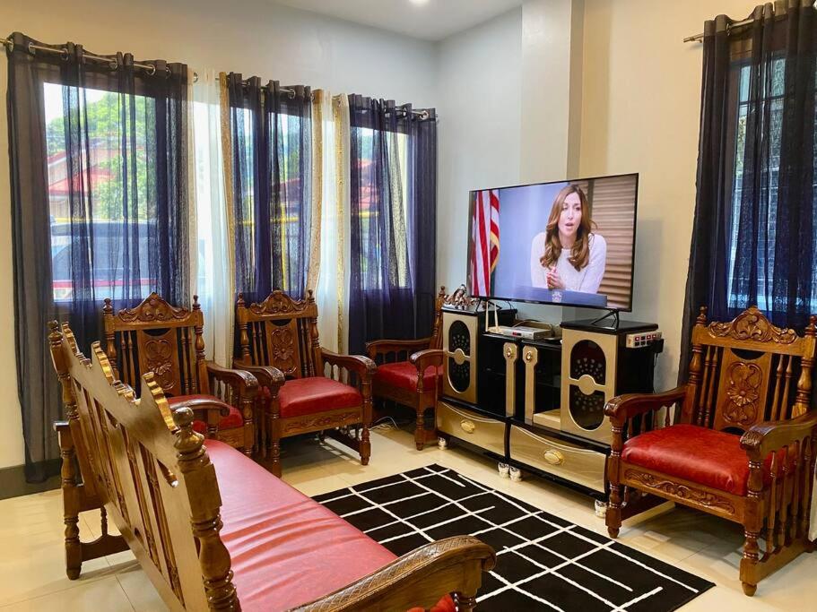 B1 - Spacious 3BR House with Netflix, Fiber Wifi, Parking, Balcony, photo 14