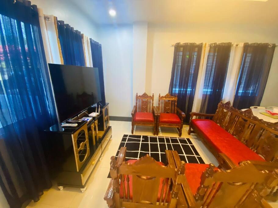 B1 - Spacious 3BR House with Netflix, Fiber Wifi, Parking, Balcony, photo 24