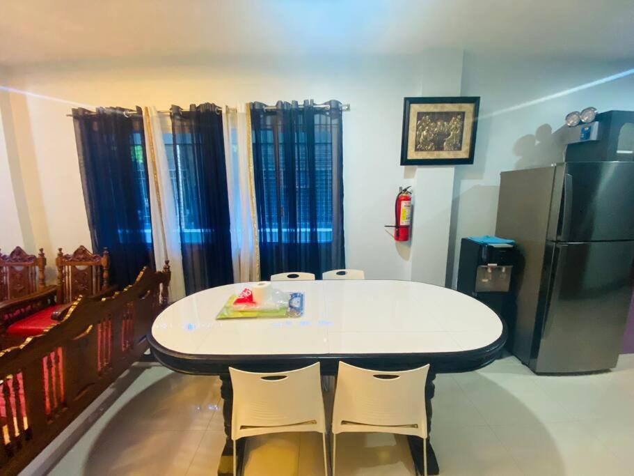 B1 - Spacious 3BR House with Netflix, Fiber Wifi, Parking, Balcony, photo 29