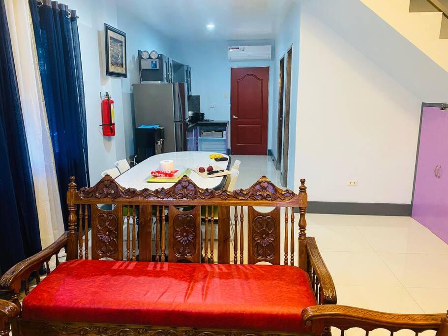 B1 - Spacious 3BR House with Netflix, Fiber Wifi, Parking, Balcony