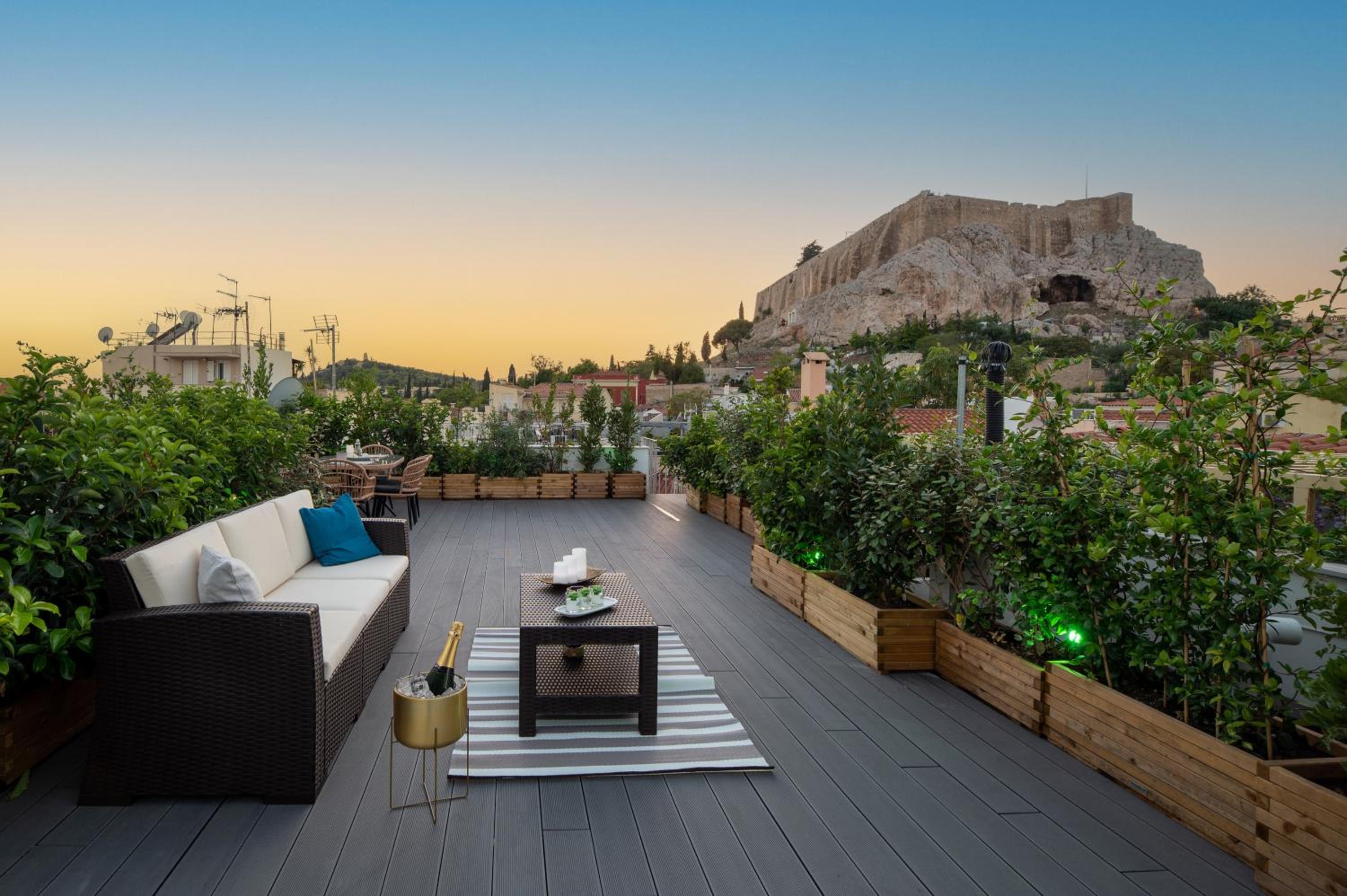 Plaka Arch Suites